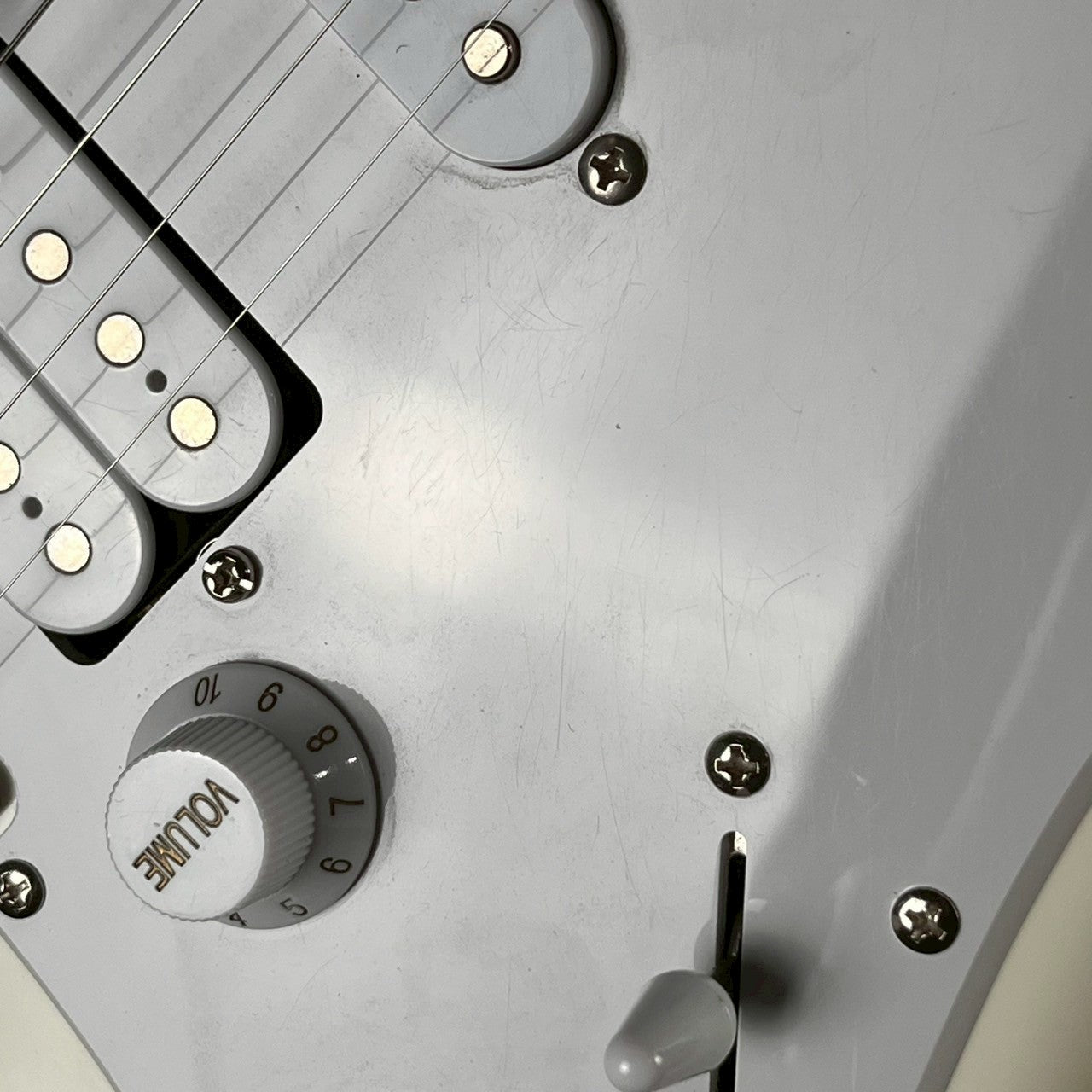 Squier FSR Stratocaster HSS