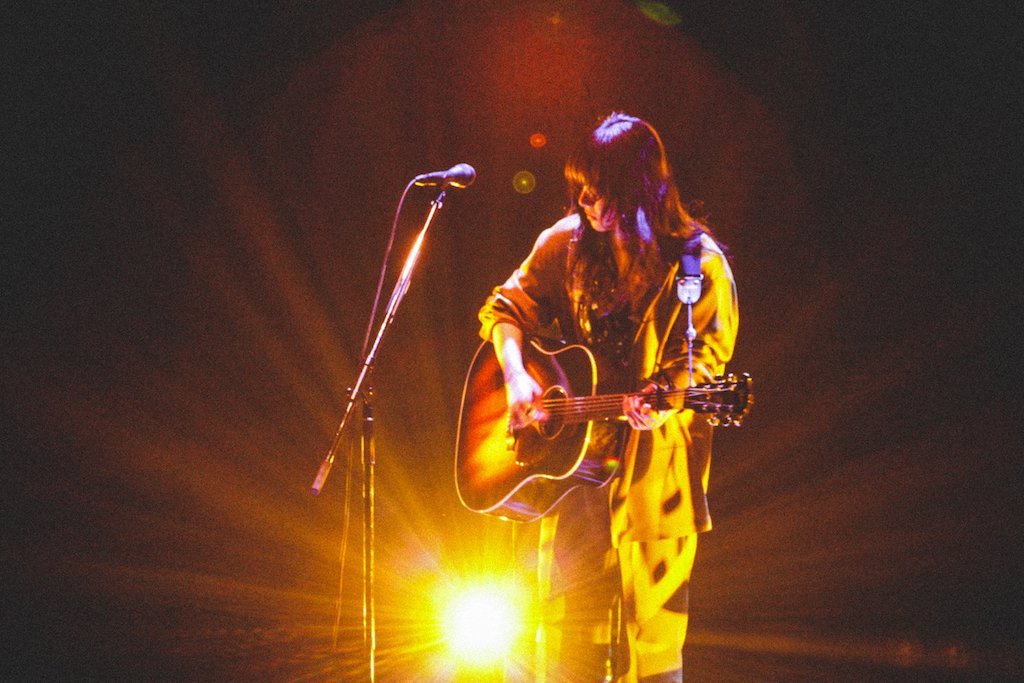 Gibson J-45 กีต้าร์ที่ไอมยอนใช้เล่าเรื่องของตัวเอง