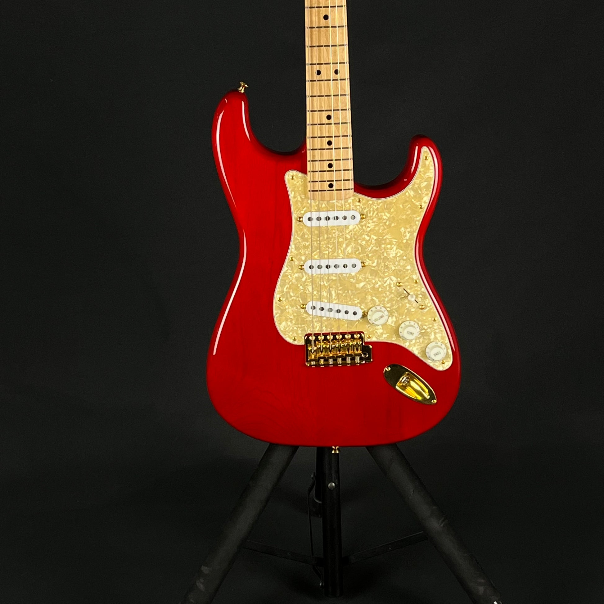 Fender Japan SCANDAL MAMI STRAT RED Stratocaster