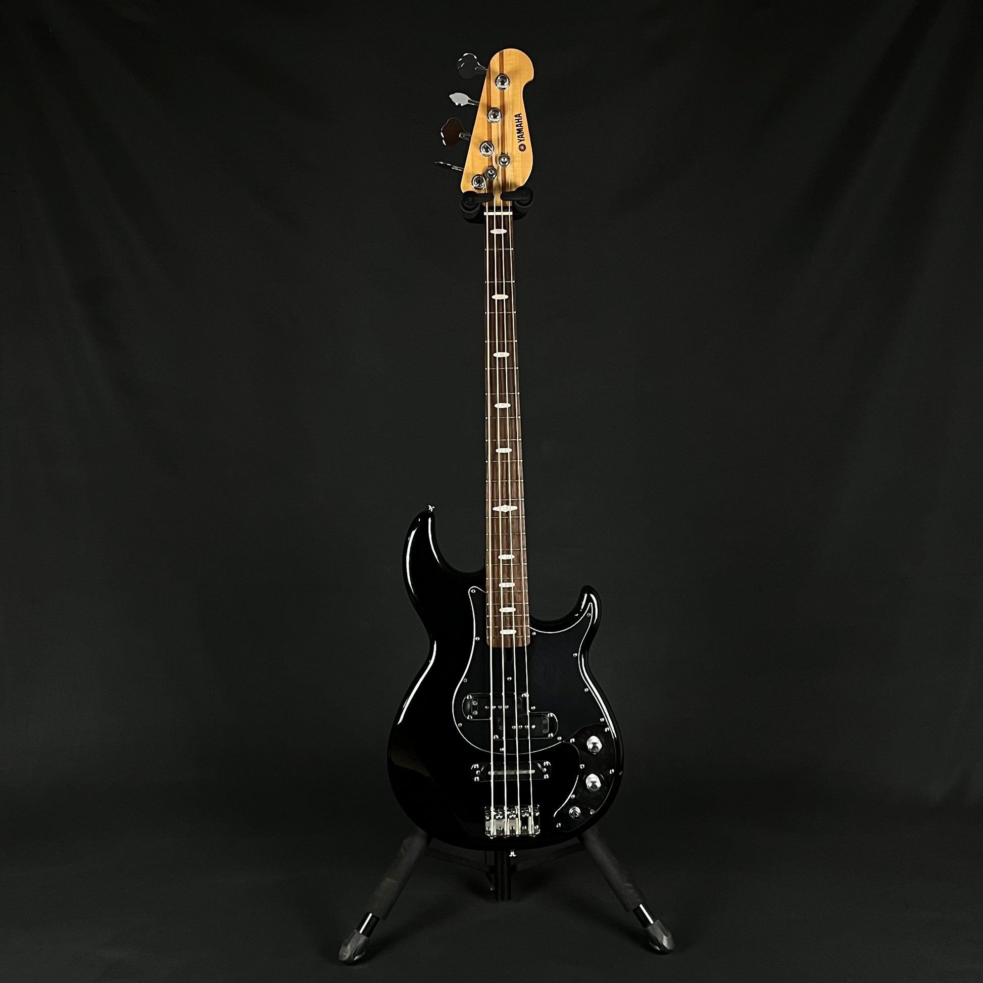 YAMAHA BB424X Bass