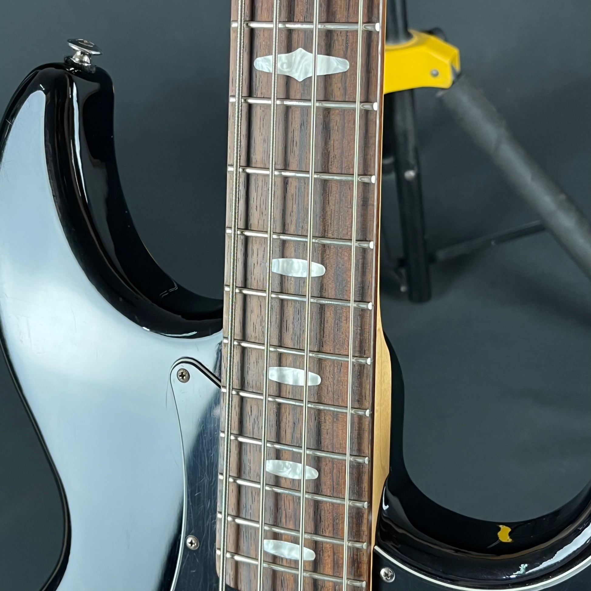 YAMAHA BB424X Bass