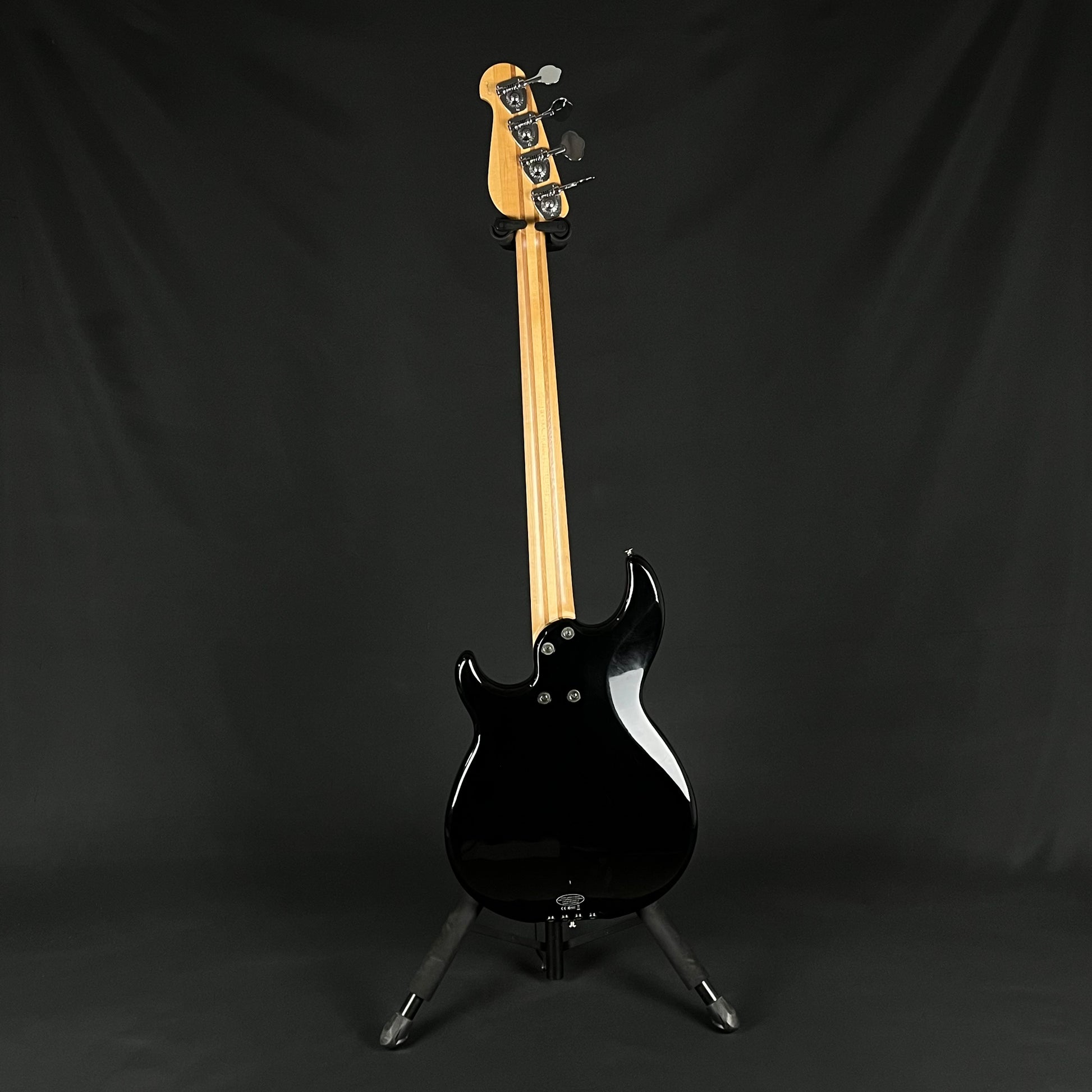 YAMAHA BB424X Bass