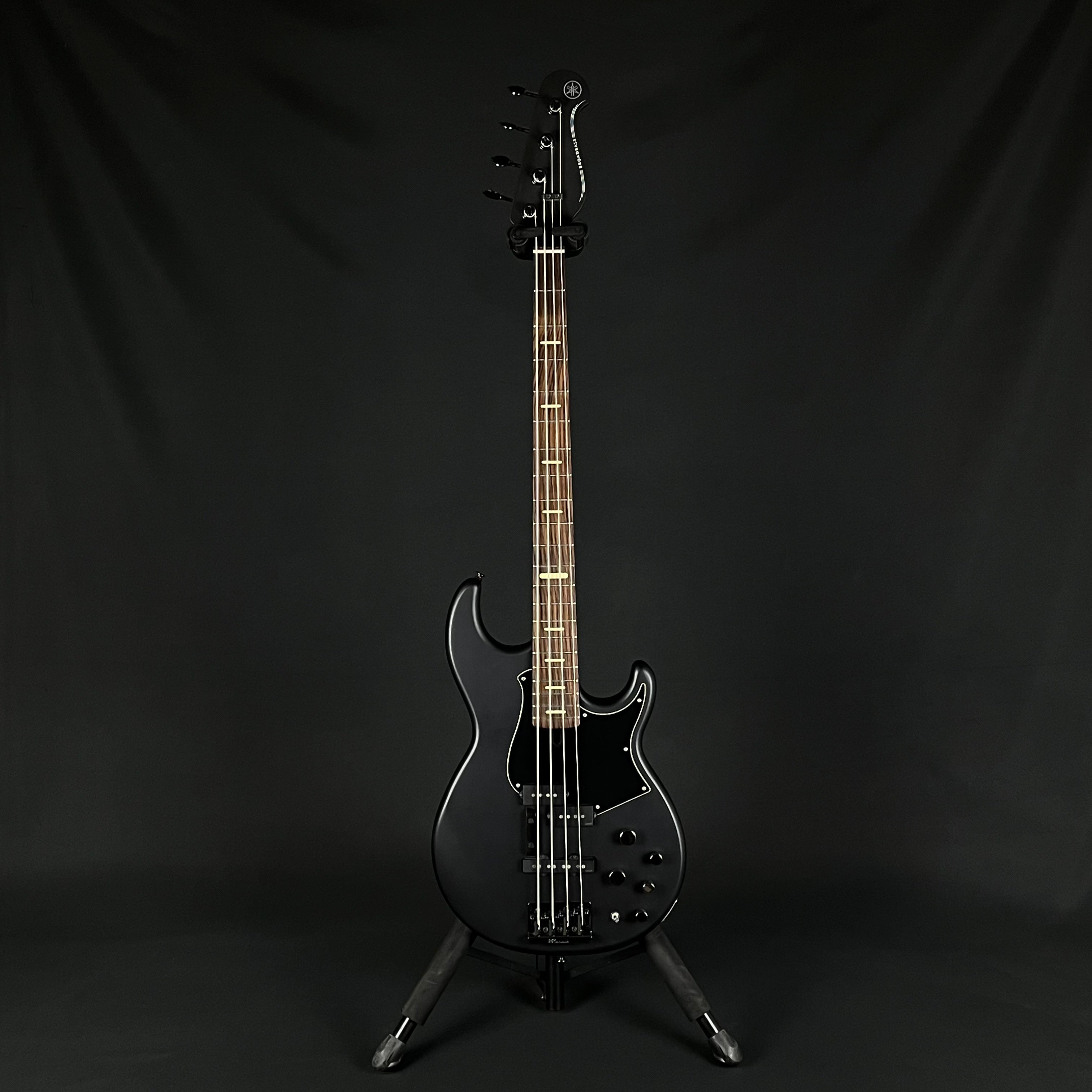 YAMAHA BB734A Bass