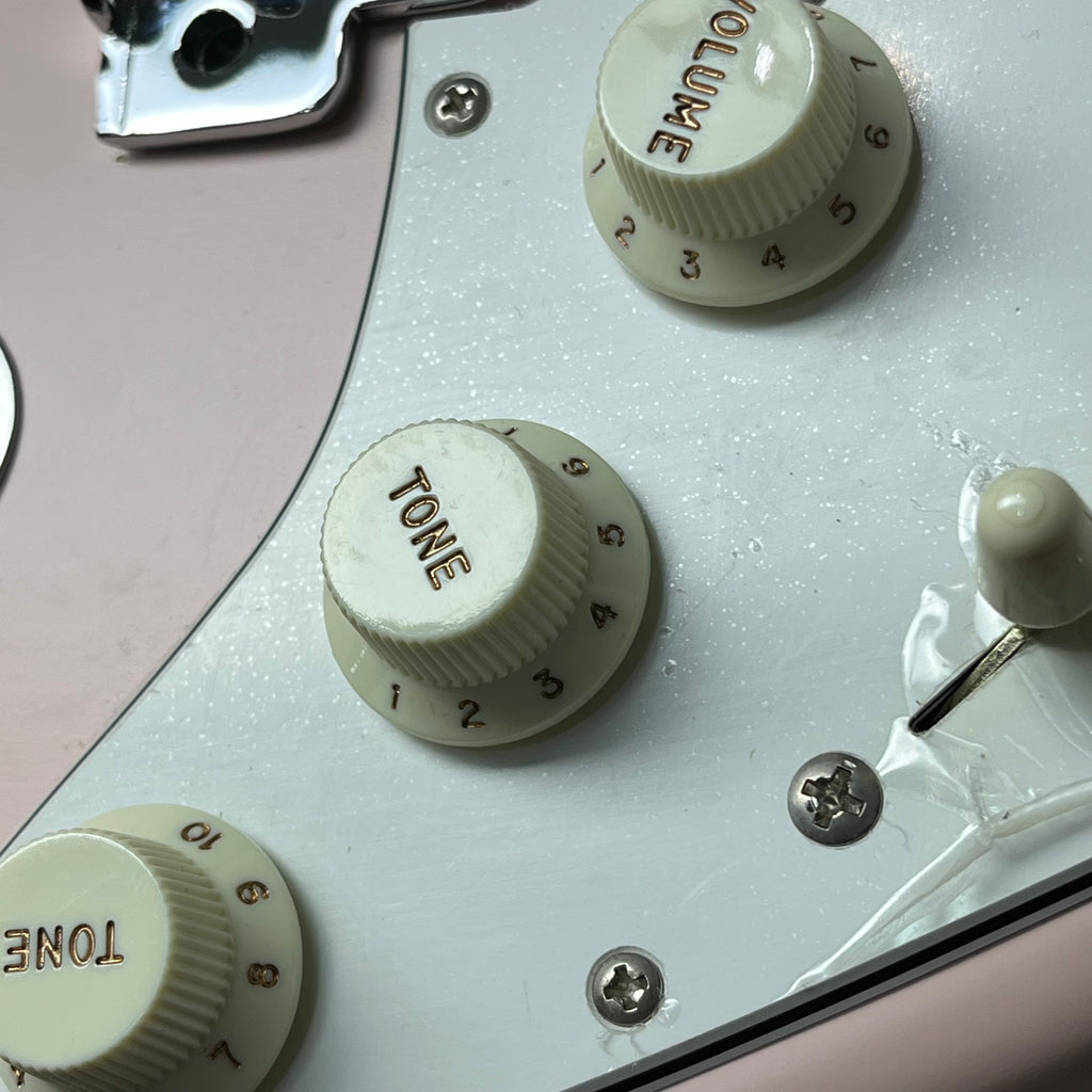 Fender Japan Junior Collection Stratocaster Satin Shell Pink