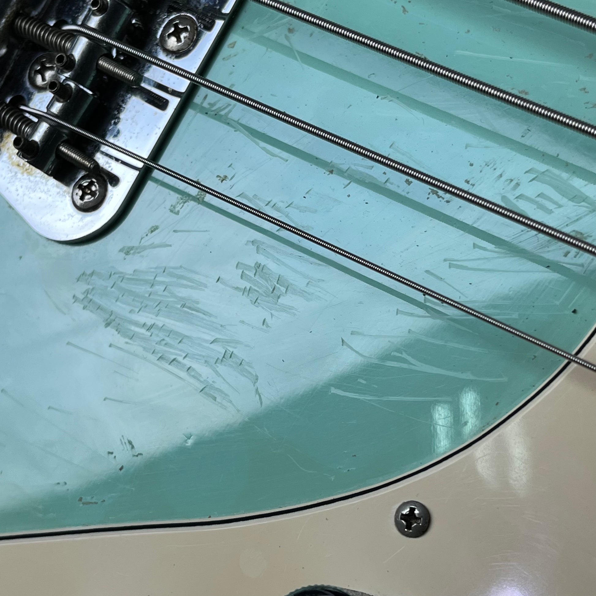 Squier Vista Series Musicmaster Bass