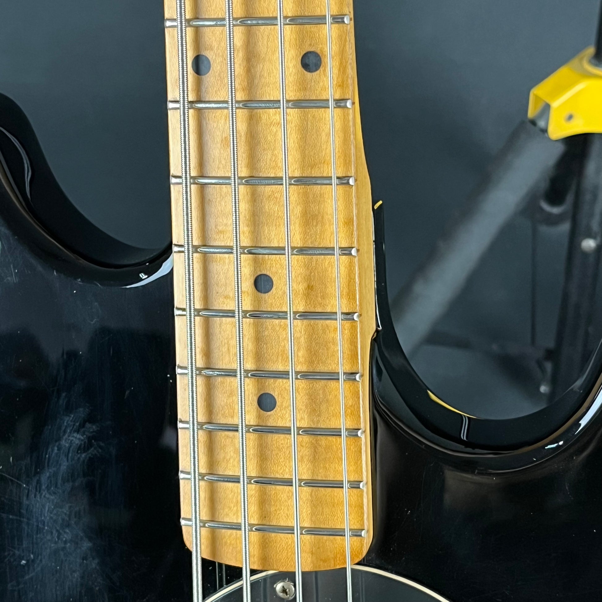 Squier Badtz-Maru Bronco Bass