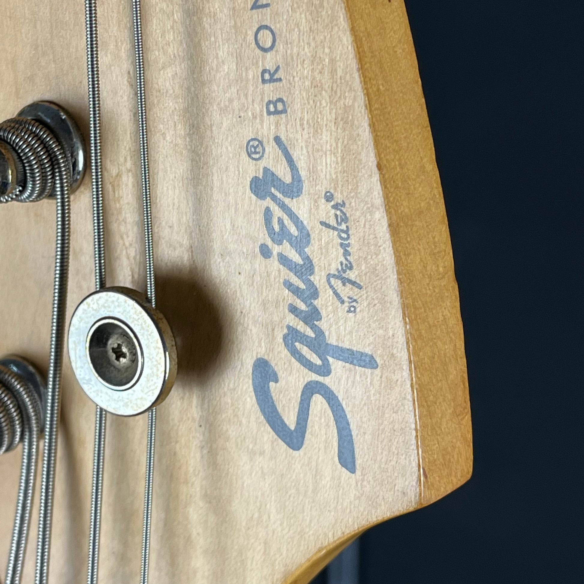 Squier Badtz-Maru Bronco Bass