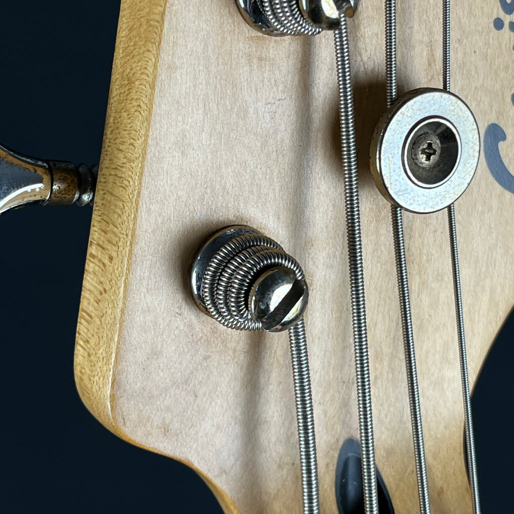 Squier Badtz-Maru Bronco Bass
