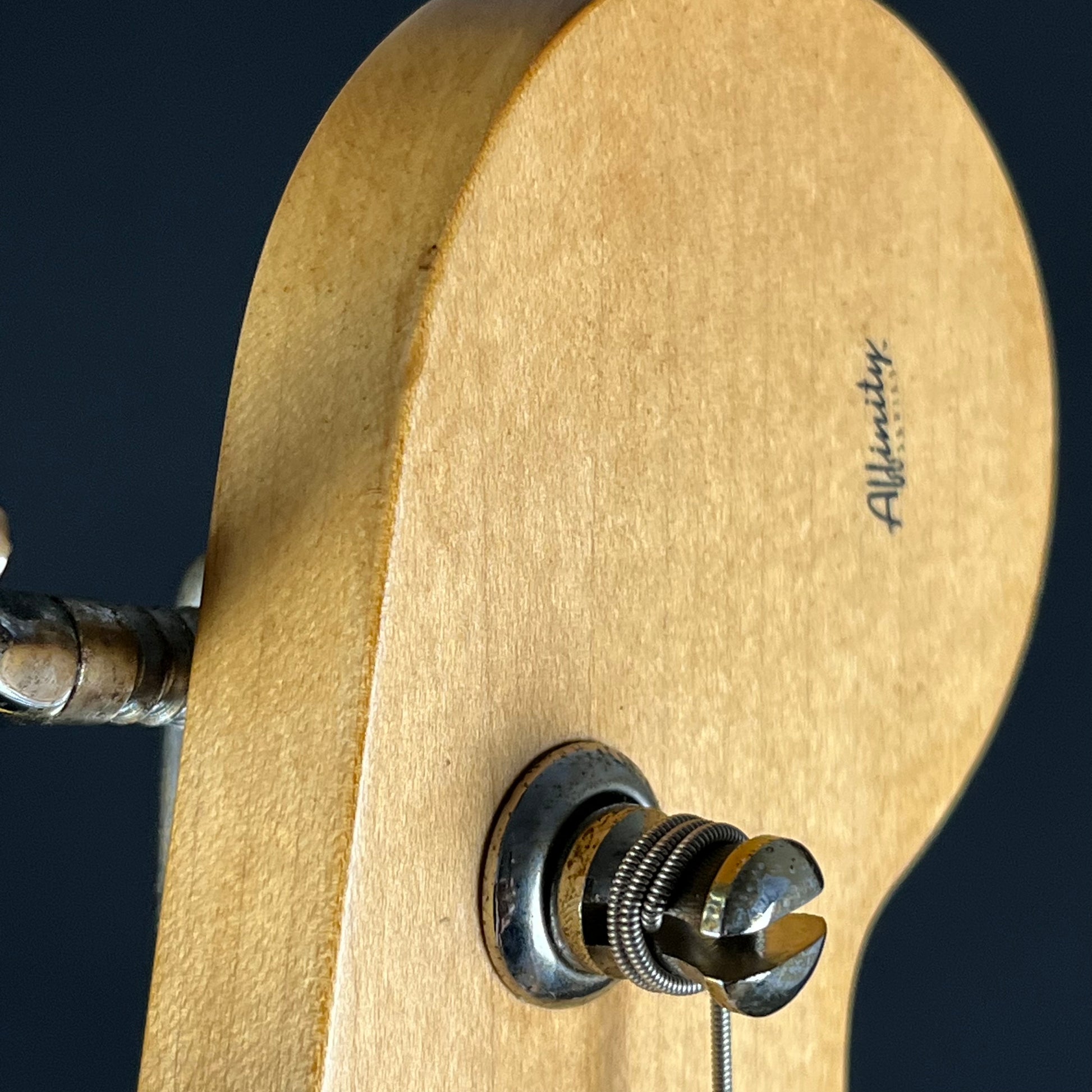 Squier Badtz-Maru Bronco Bass