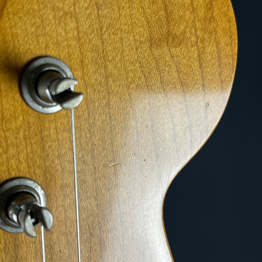 Squier Classic Vibe Bass VI