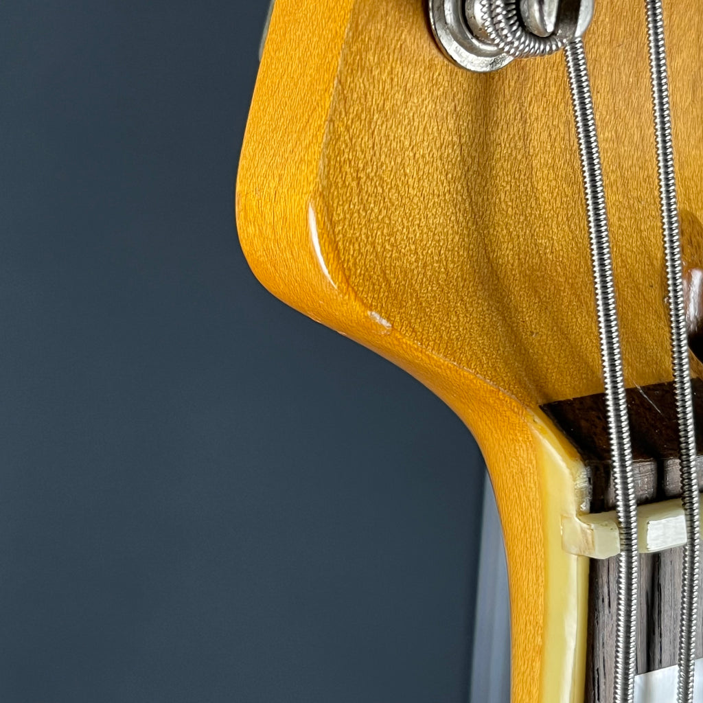 Squier Classic Vibe Bass VI