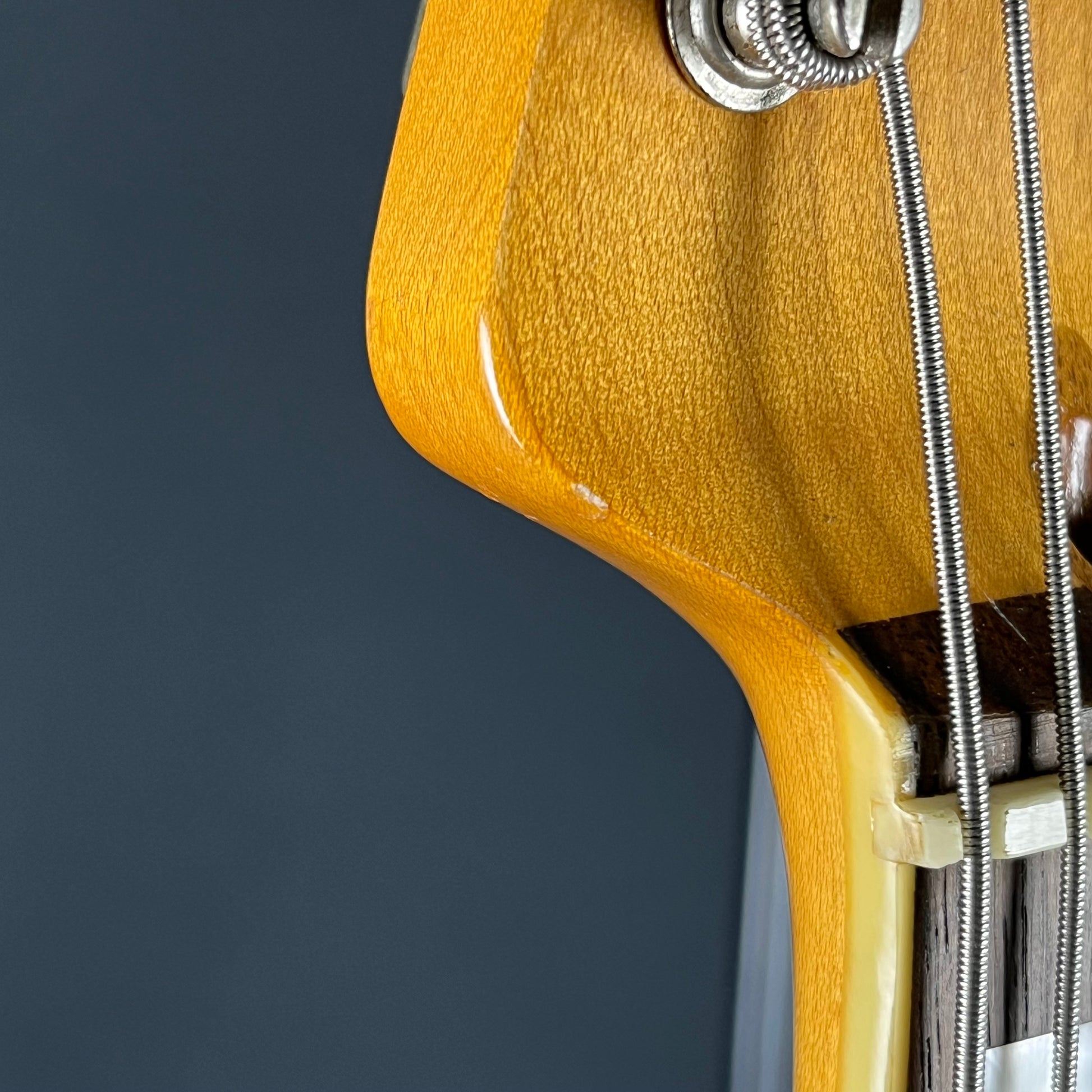 Squier Classic Vibe Bass VI