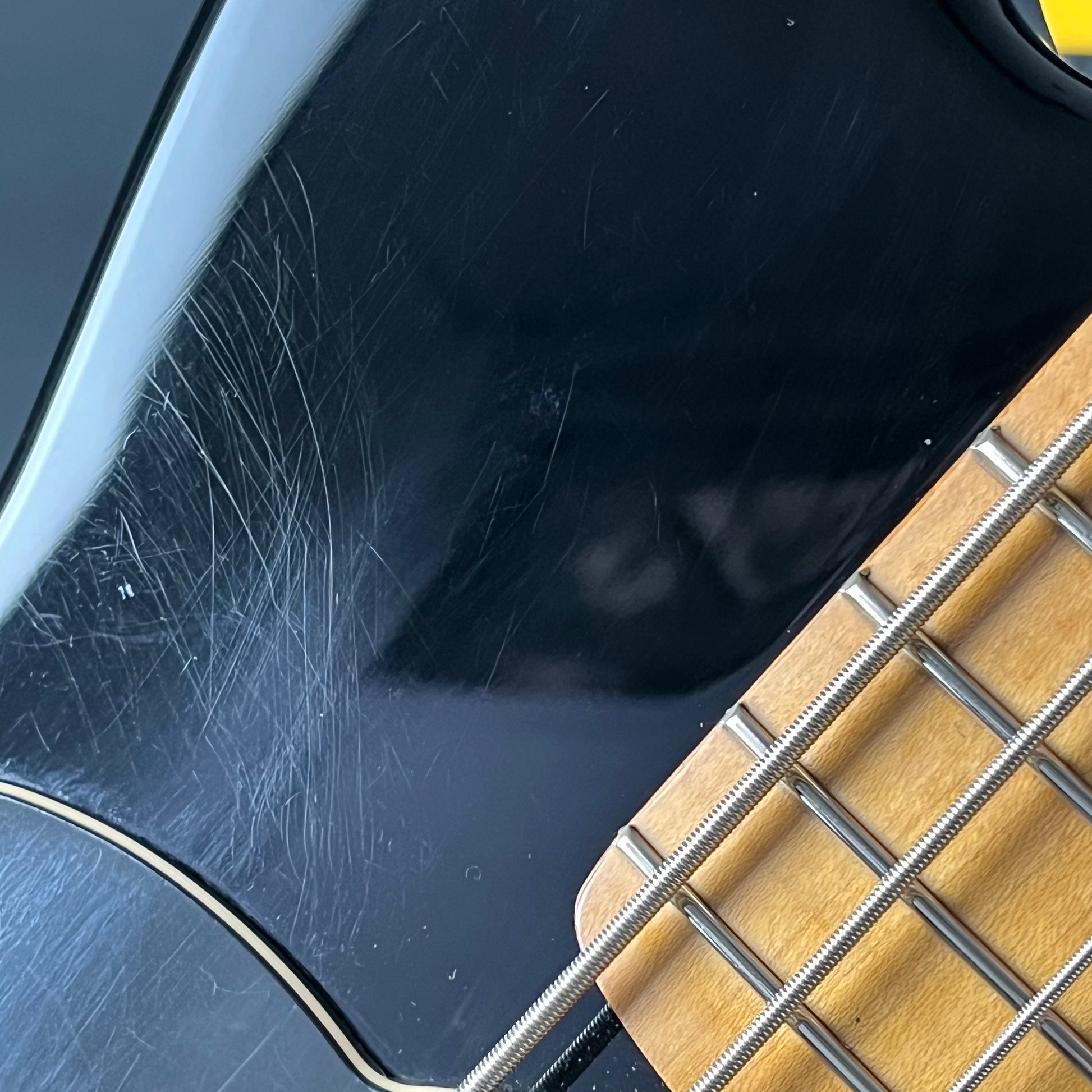 Squier Badtz-Maru Bronco Bass