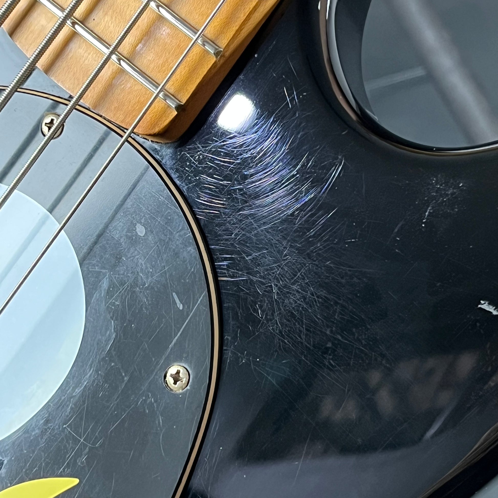 Squier Badtz-Maru Bronco Bass