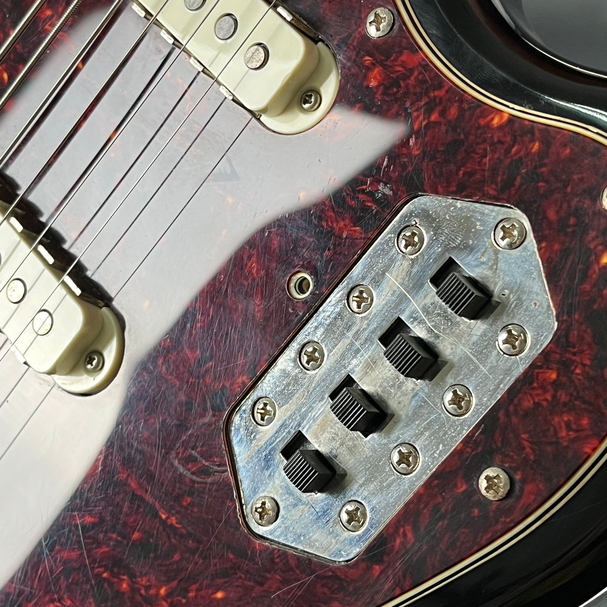 Squier Classic Vibe Bass VI