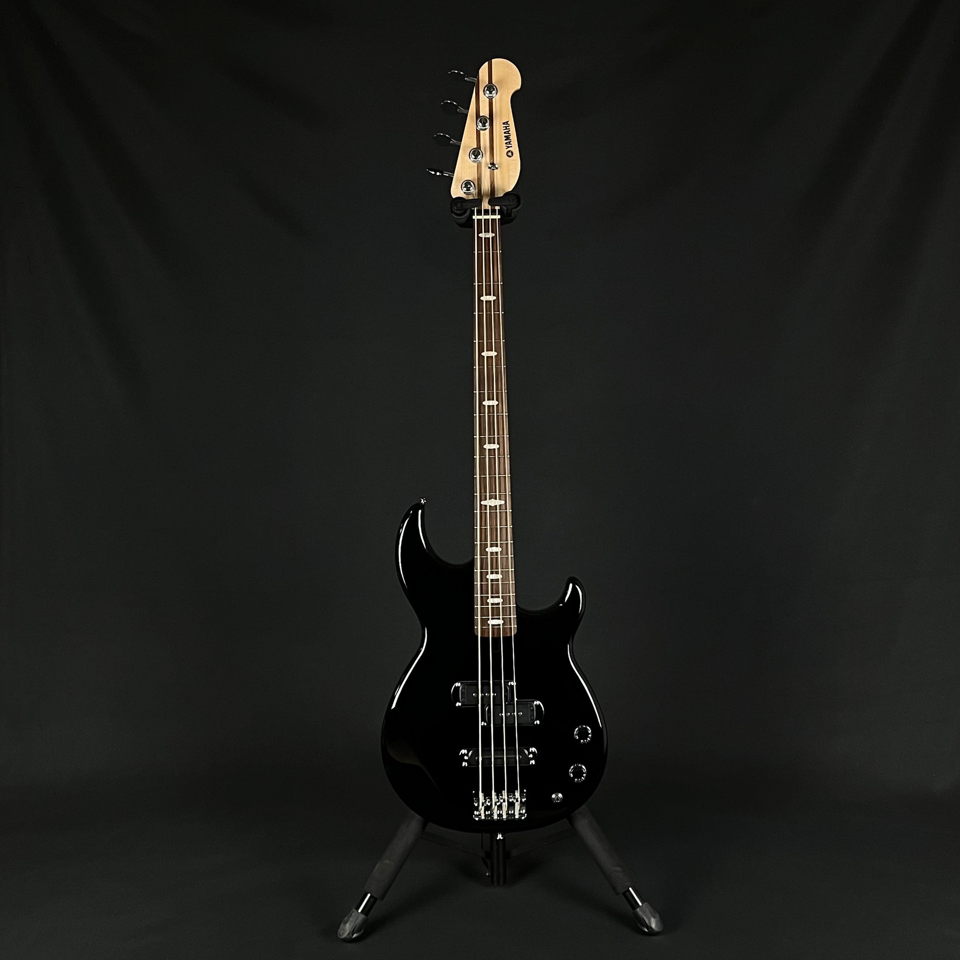 YAMAHA BB424 Bass