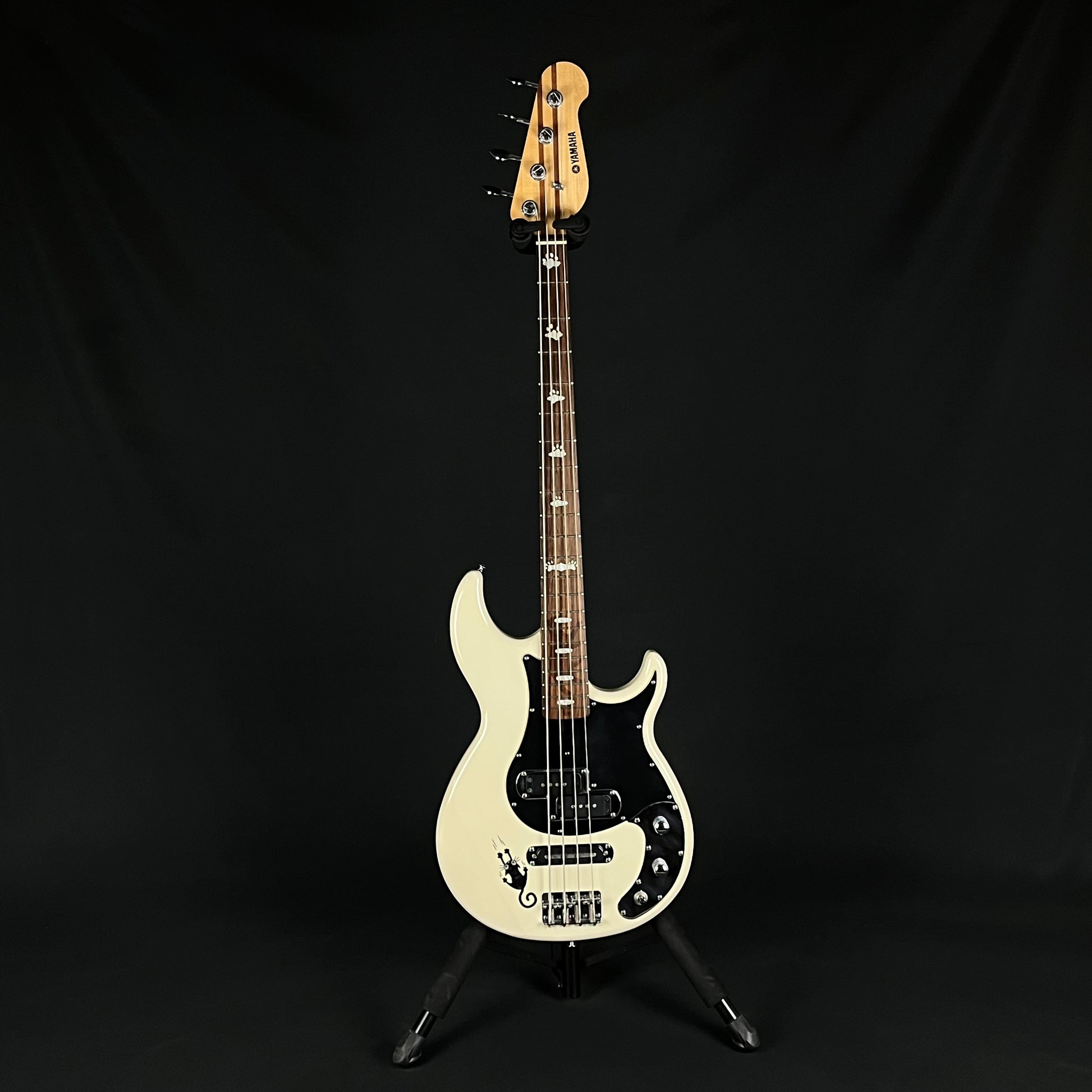 YAMAHA BB424X Bass