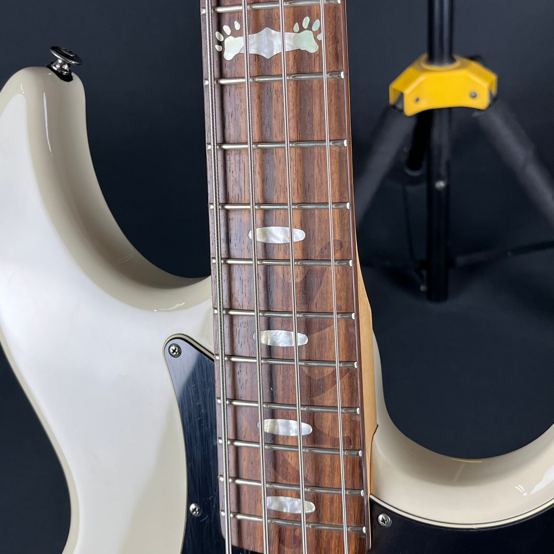 YAMAHA BB424X Bass