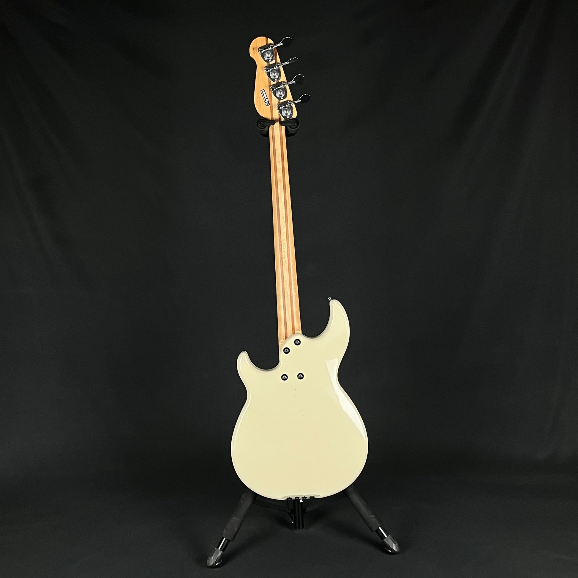 YAMAHA BB424X Bass