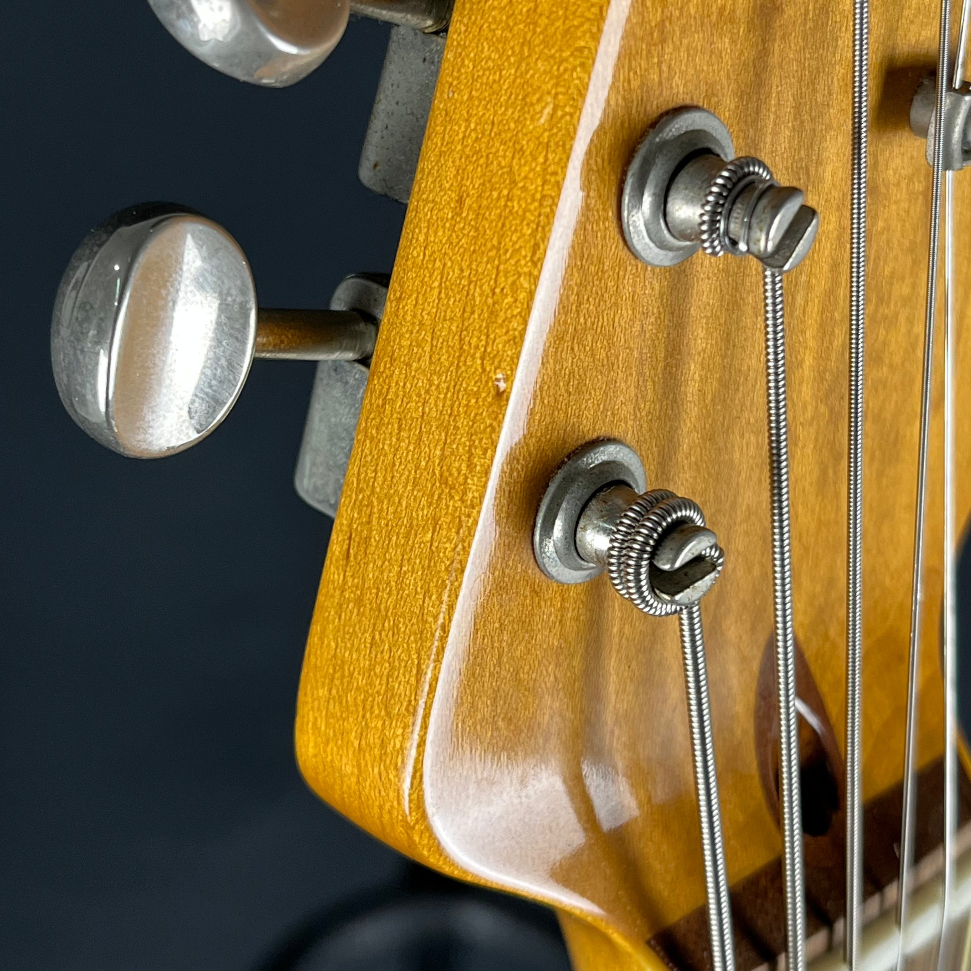 Squier Classic Vibe Bass VI 2019