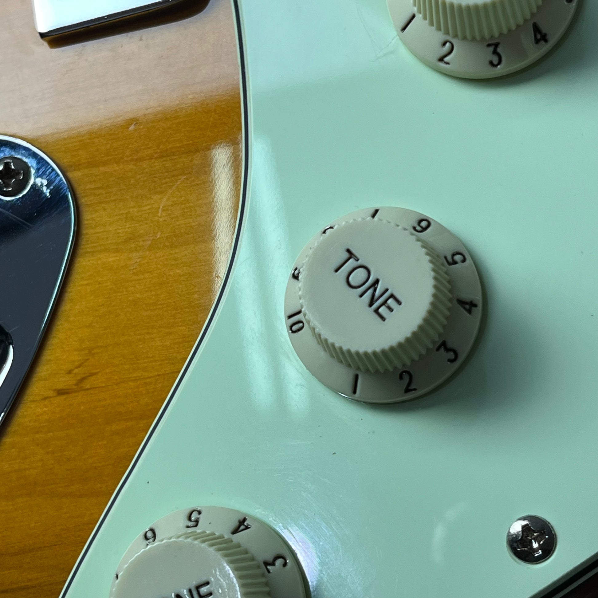 Squier FSR Affinity Stratocaster Honey Burst