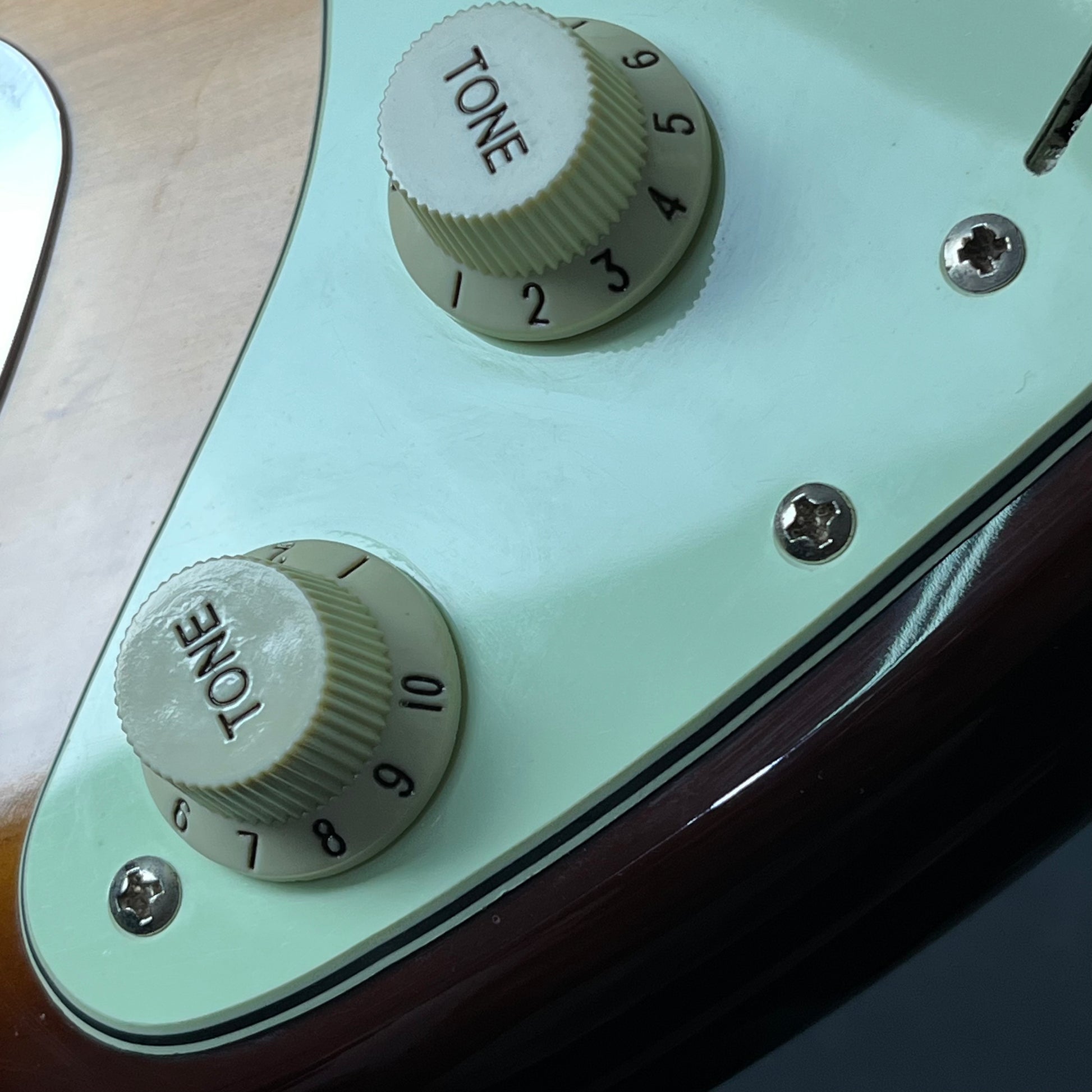 Squier FSR Affinity Stratocaster Honey Burst