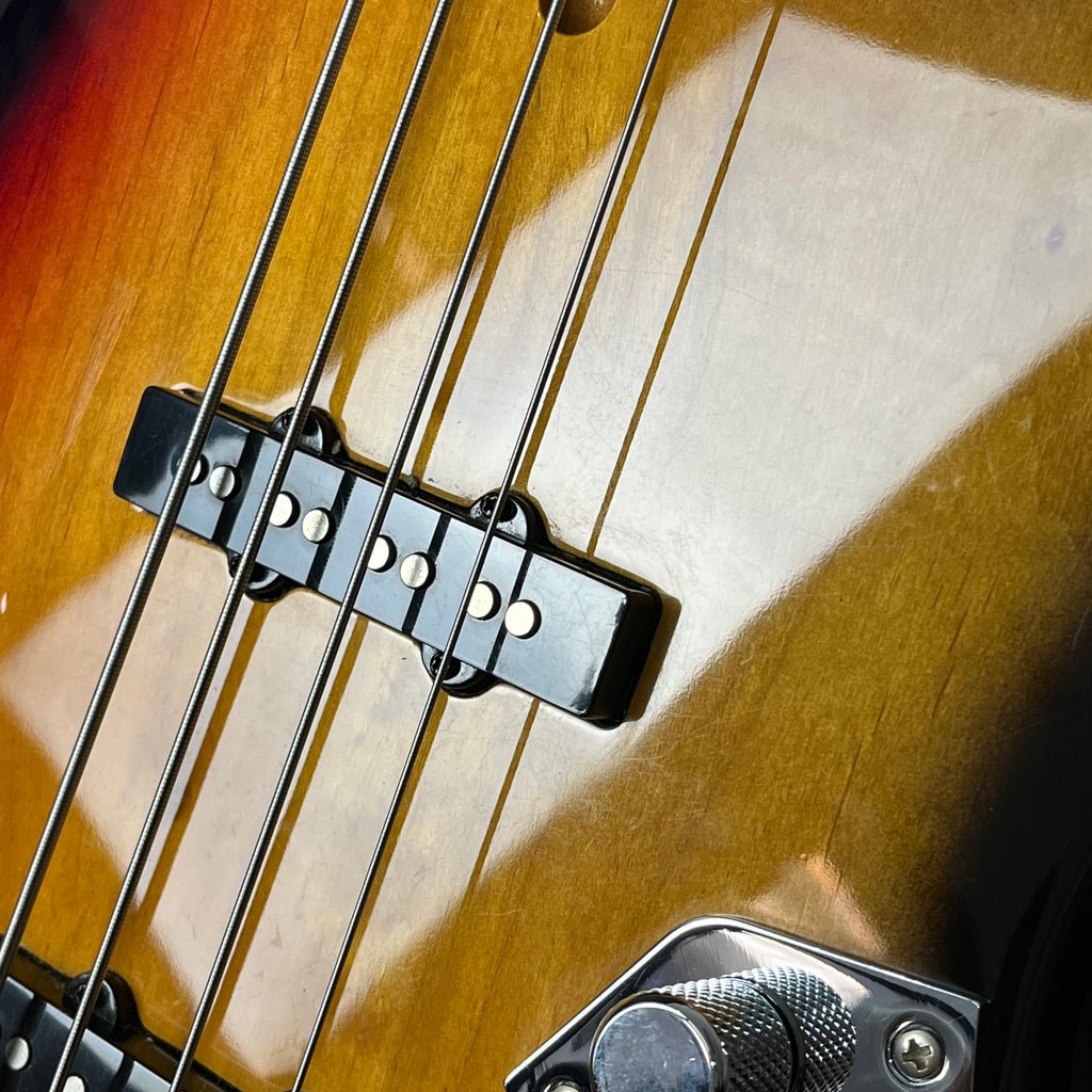 Bacchus Global Series Fretless Bass 3TS