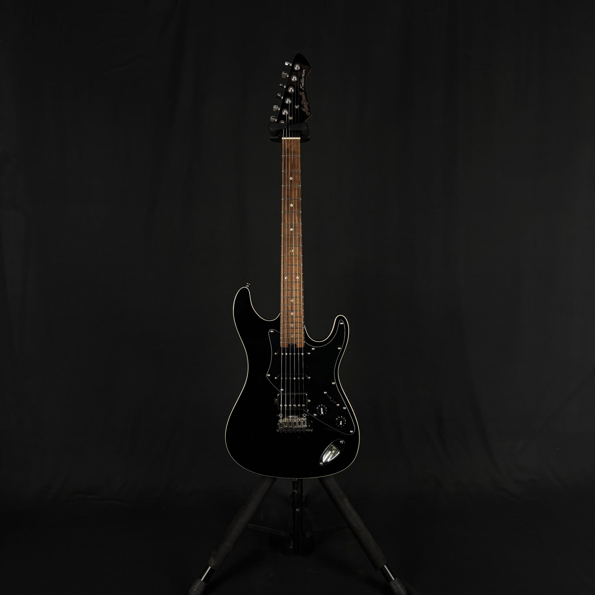 ARIA Pro II 714-BLACK