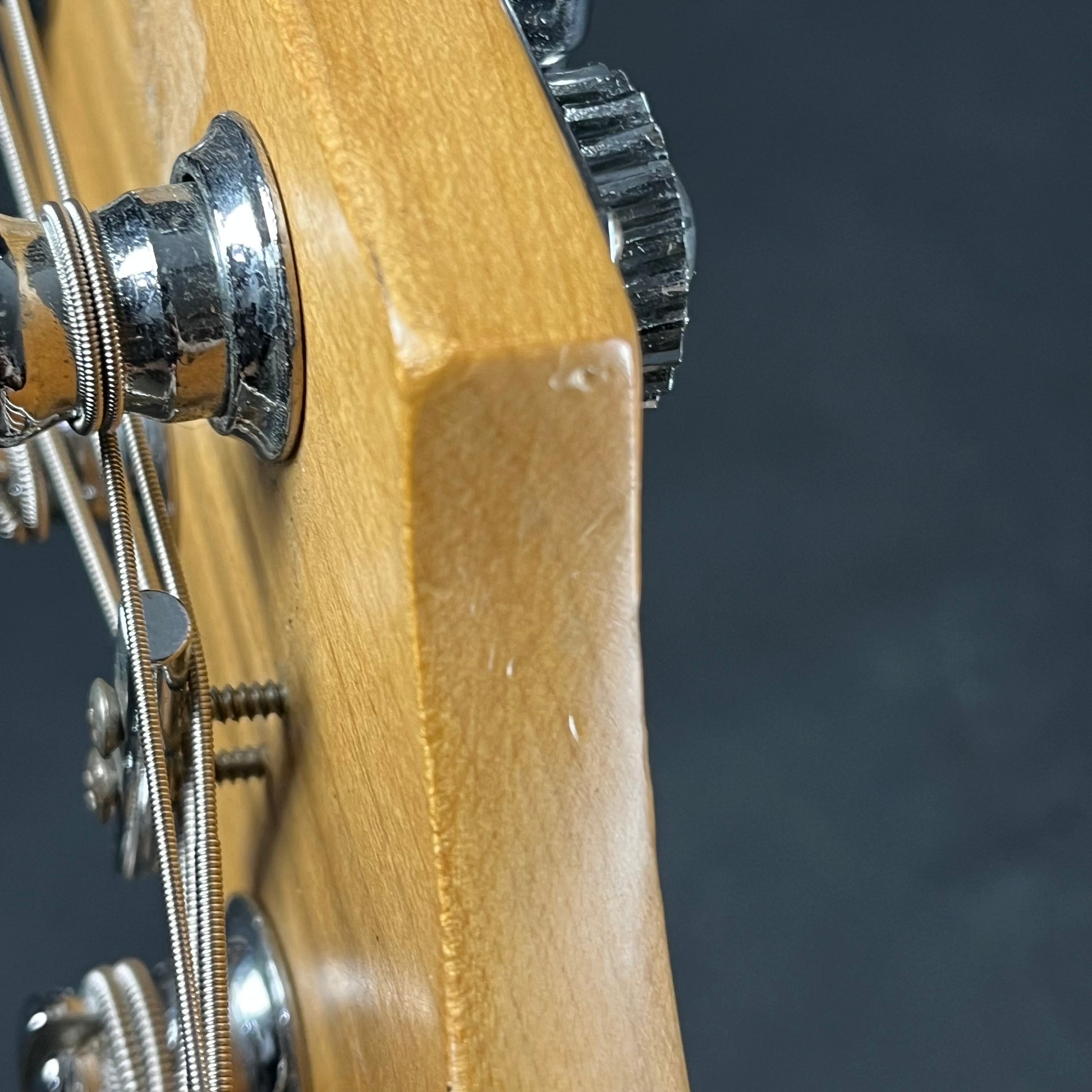 Squier Active Jazz Bass