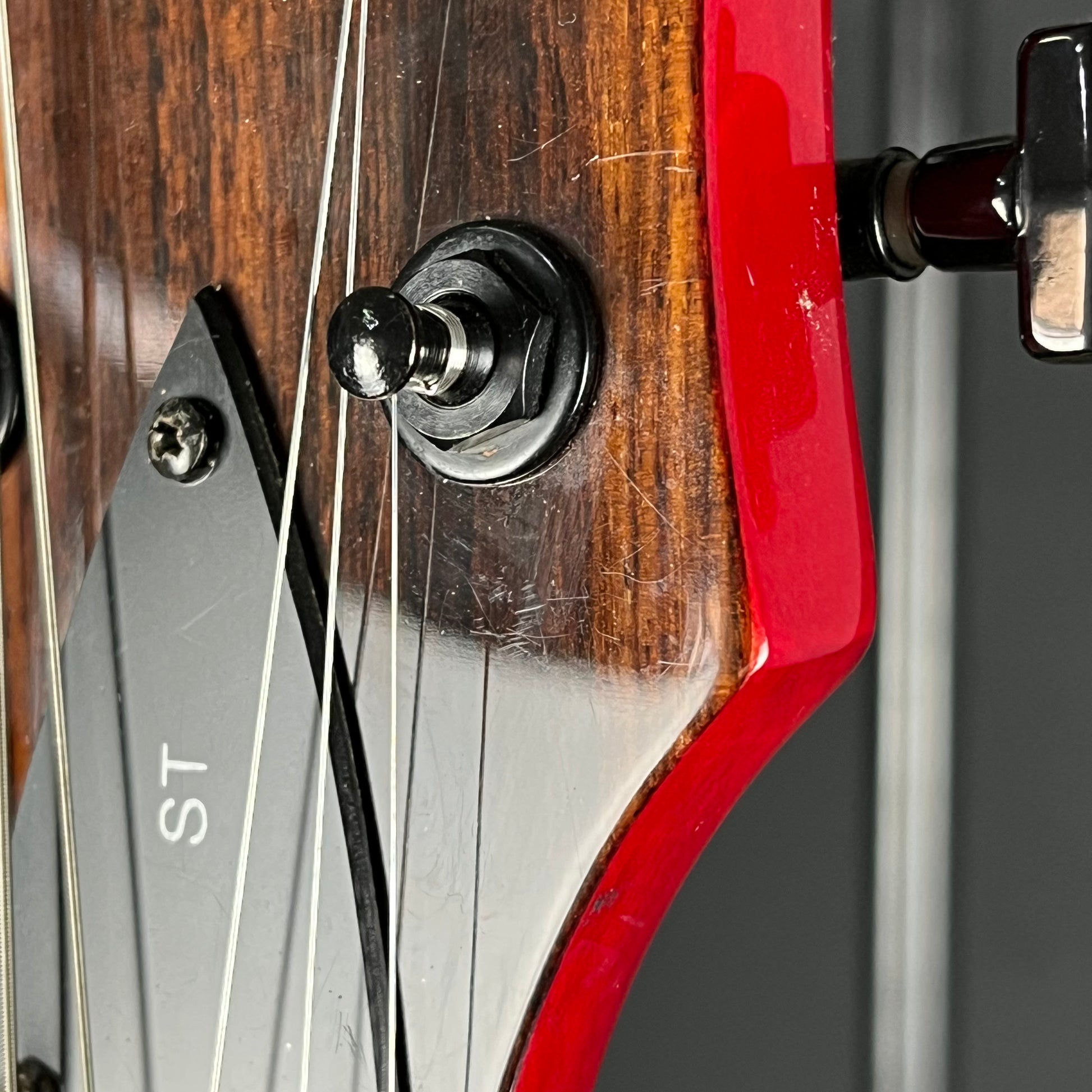 B.C. Rich Mockingbird ST Transparent Red