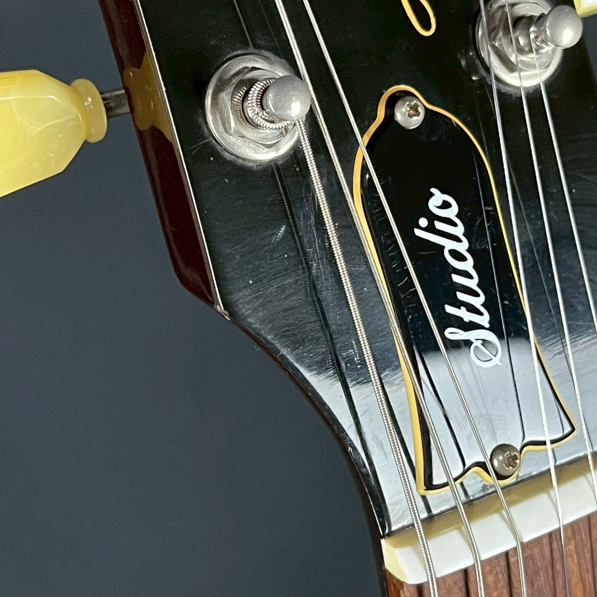 Gibson Les Paul Studio Gold Top 2013 Model