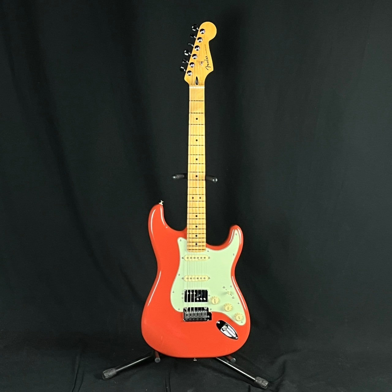 Fender Player Plus Stratocaster HSS FRD