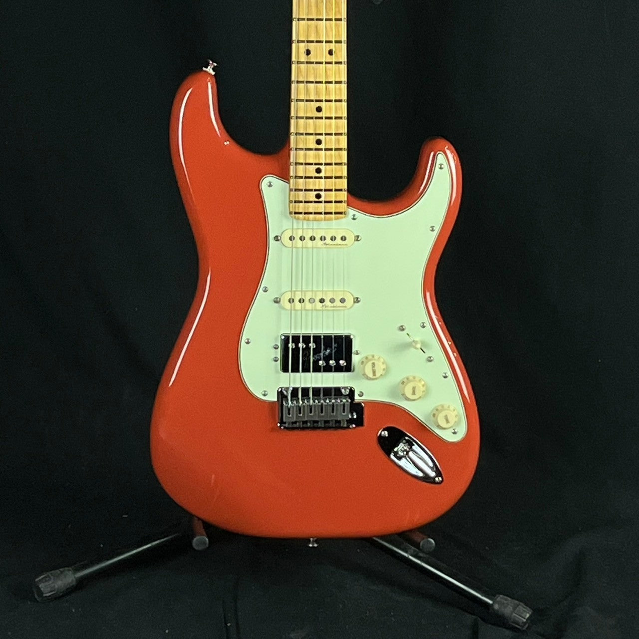 Fender Player Plus Stratocaster HSS FRD