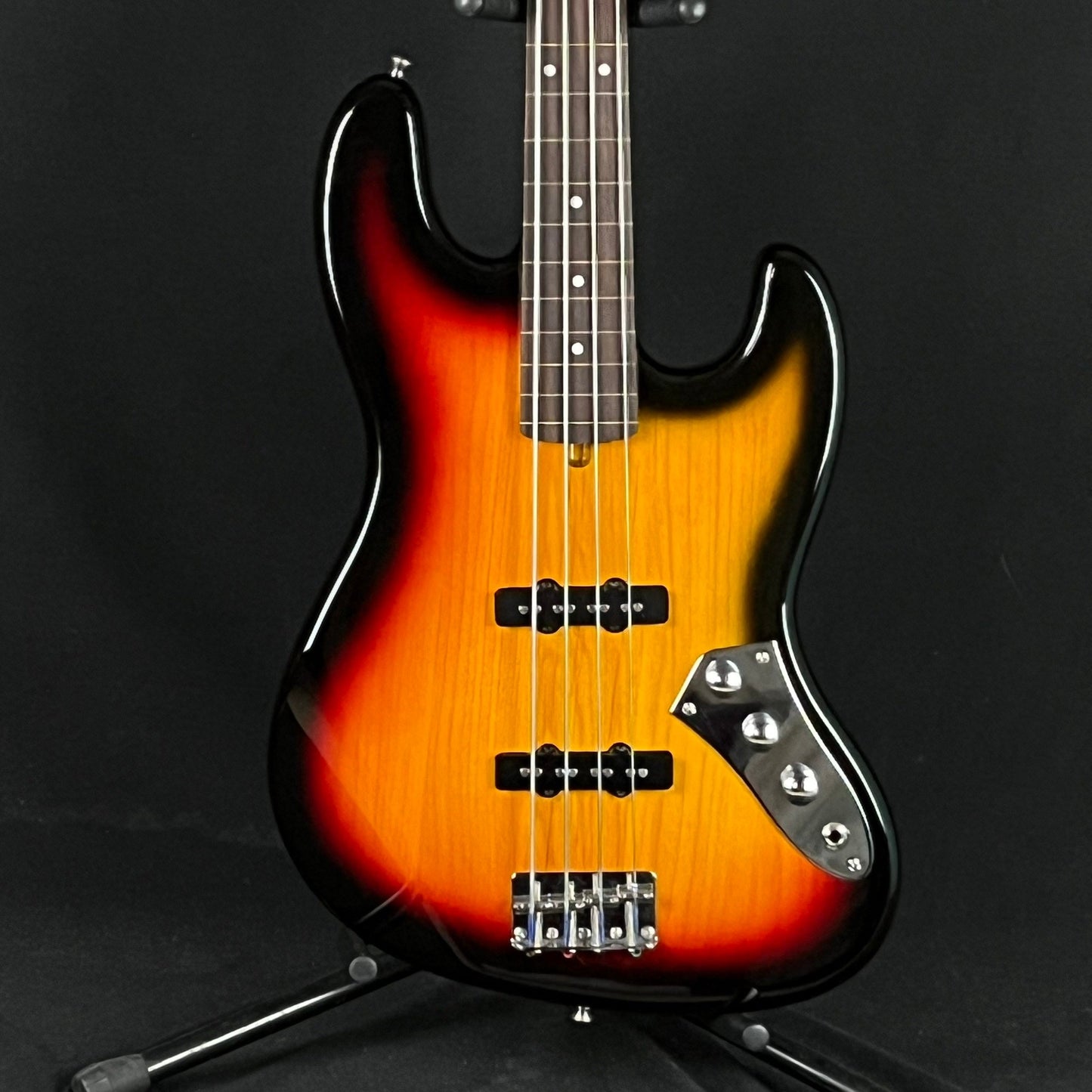 Bacchus BJB-1R Jazz Bass Fretless