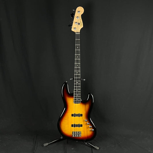 Squier Deluxe Jazz Bass-4 PR839