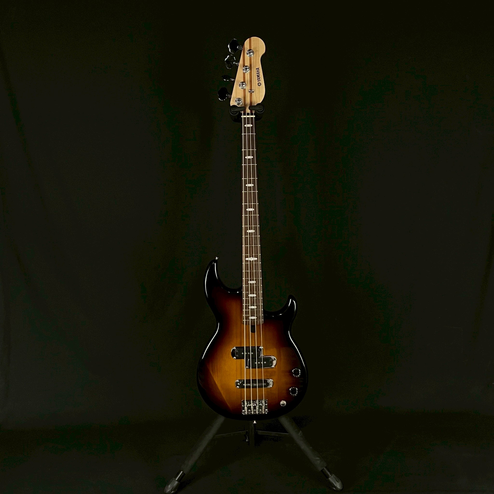 YAMAHA BB424 Bass
