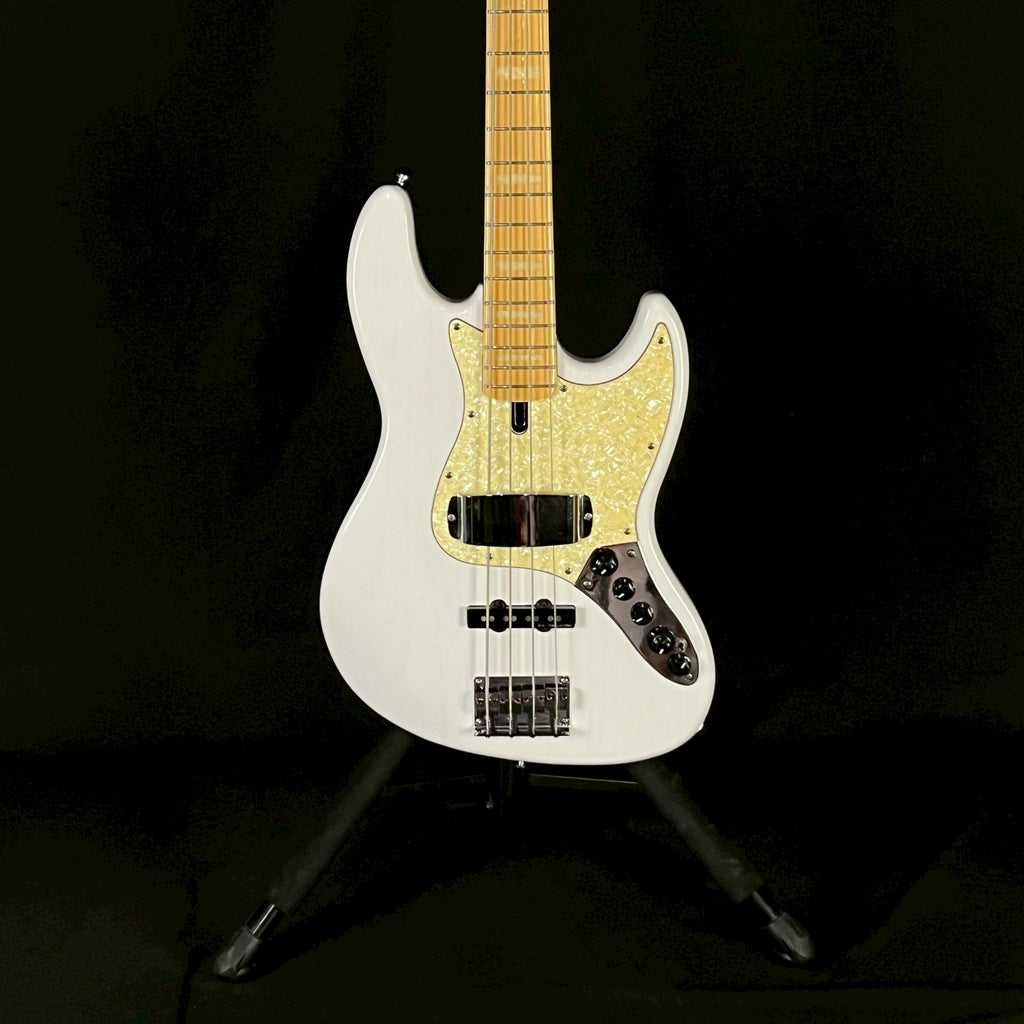 Marcus Miller V7