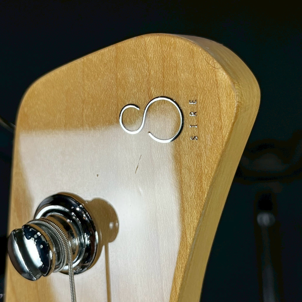 Marcus Miller V7