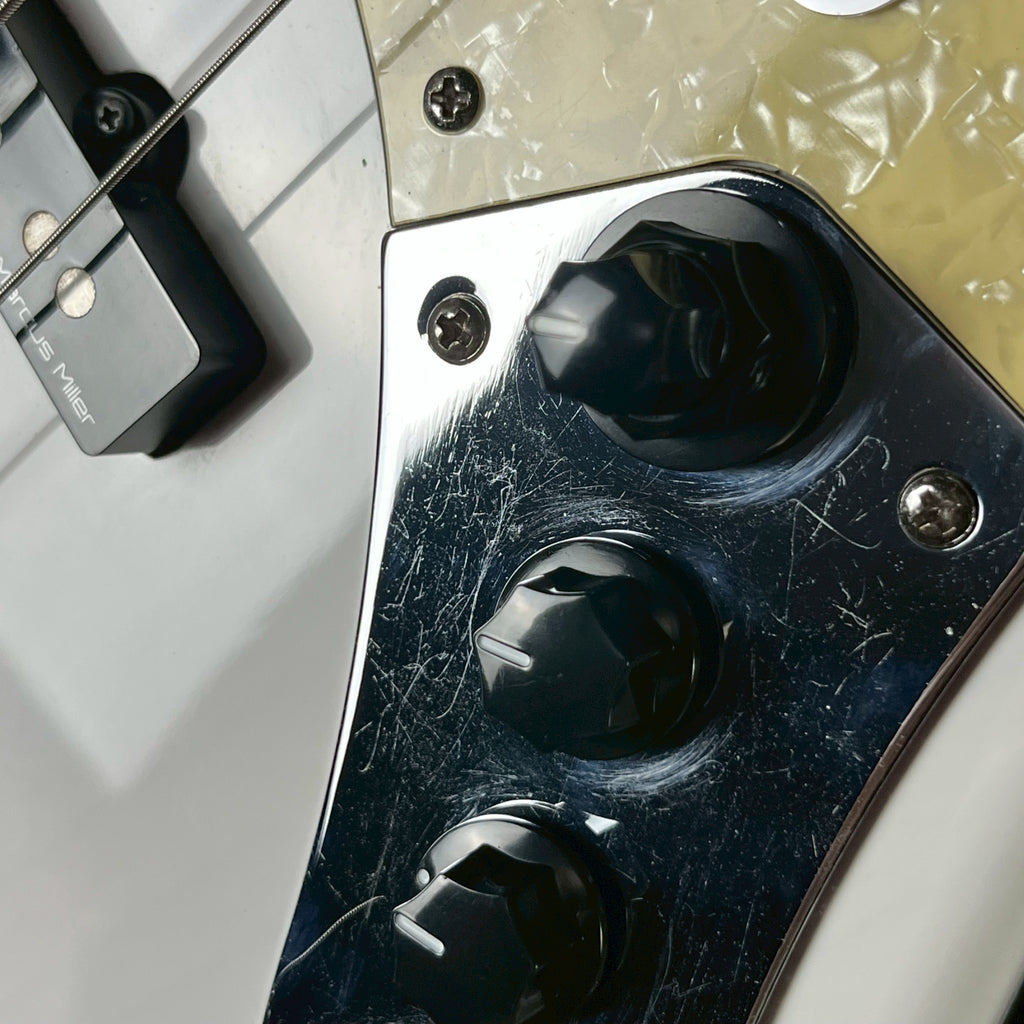 Marcus Miller V7