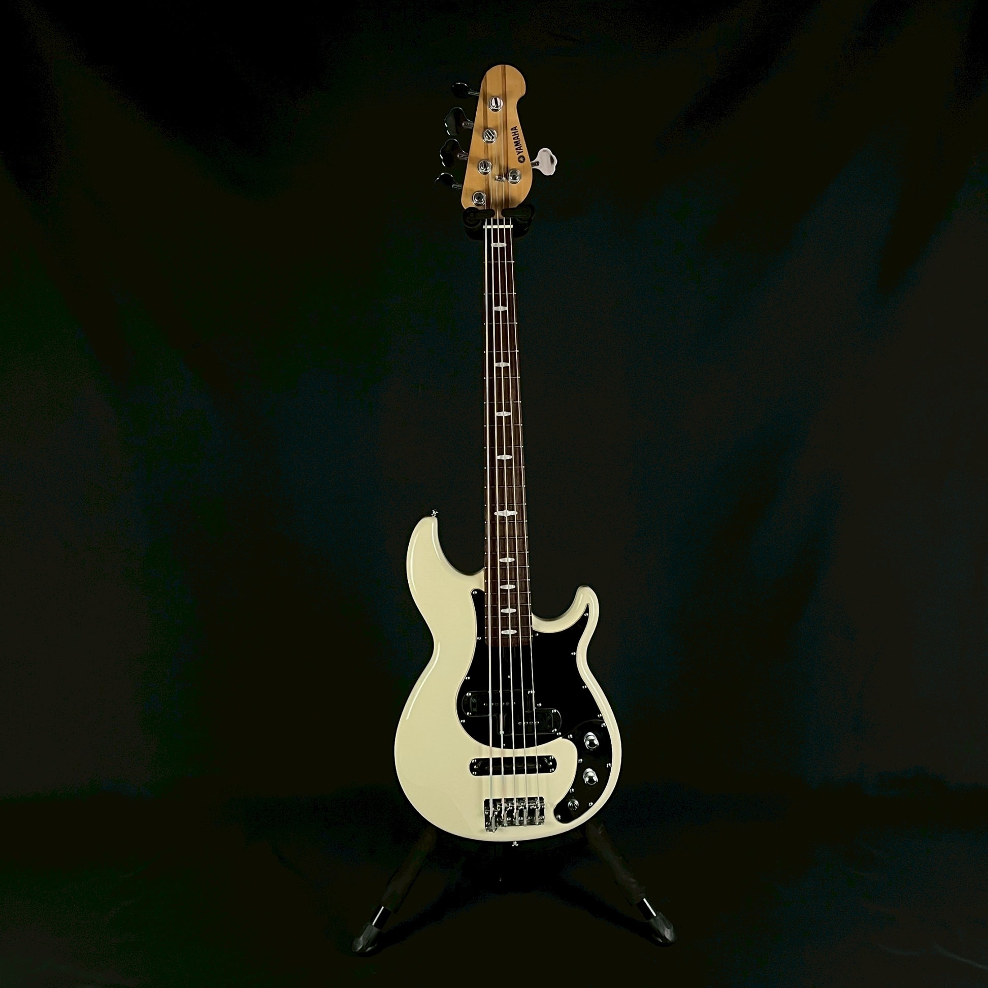 YAMAHA BB425X Bass