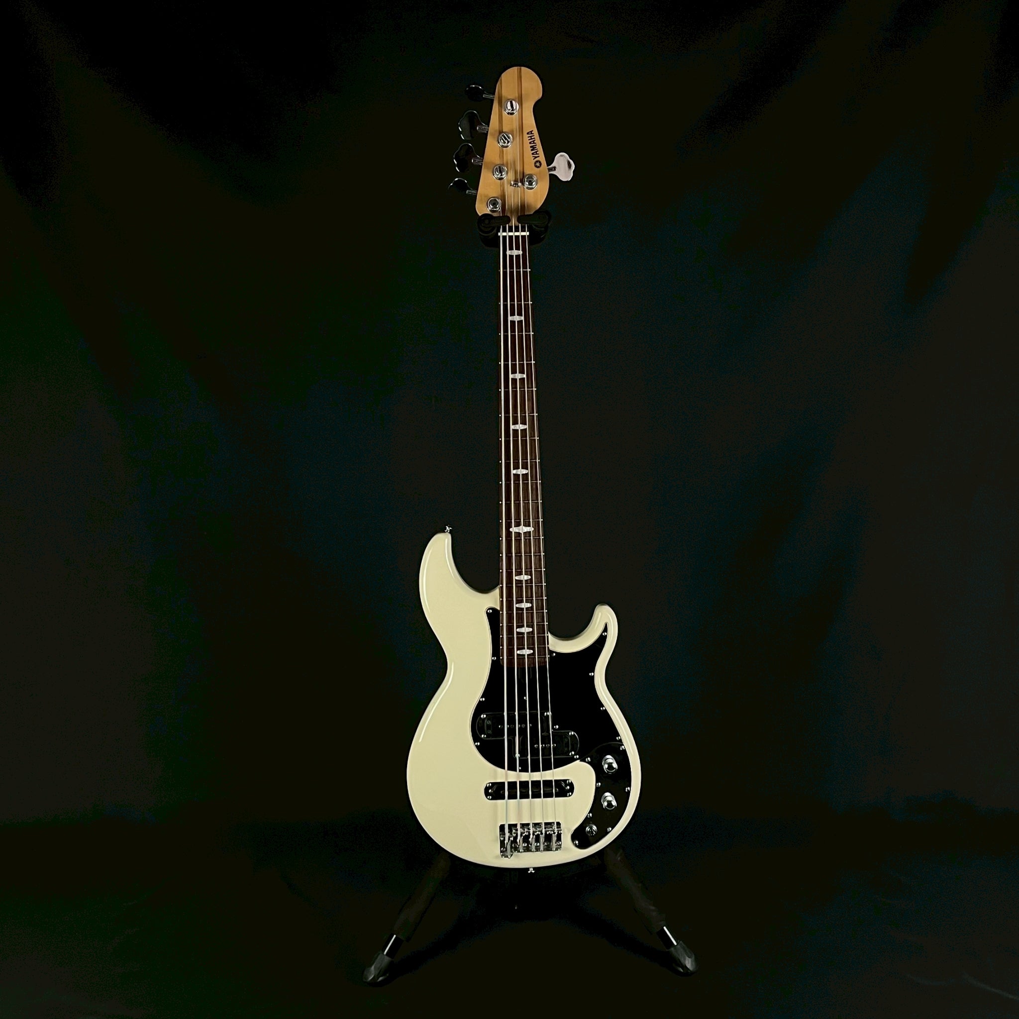 YAMAHA BB425X Bass