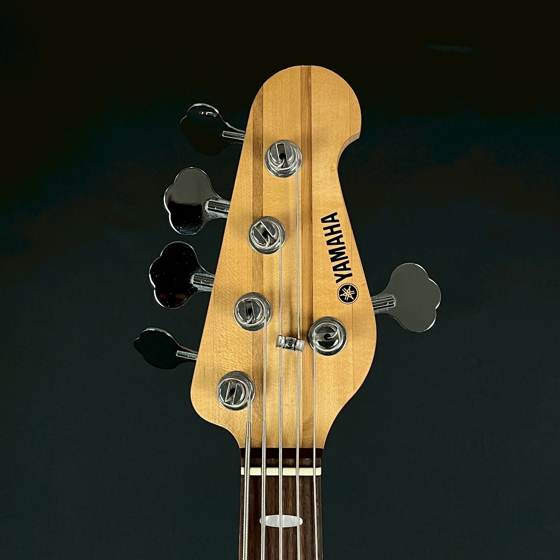 YAMAHA BB425X Bass