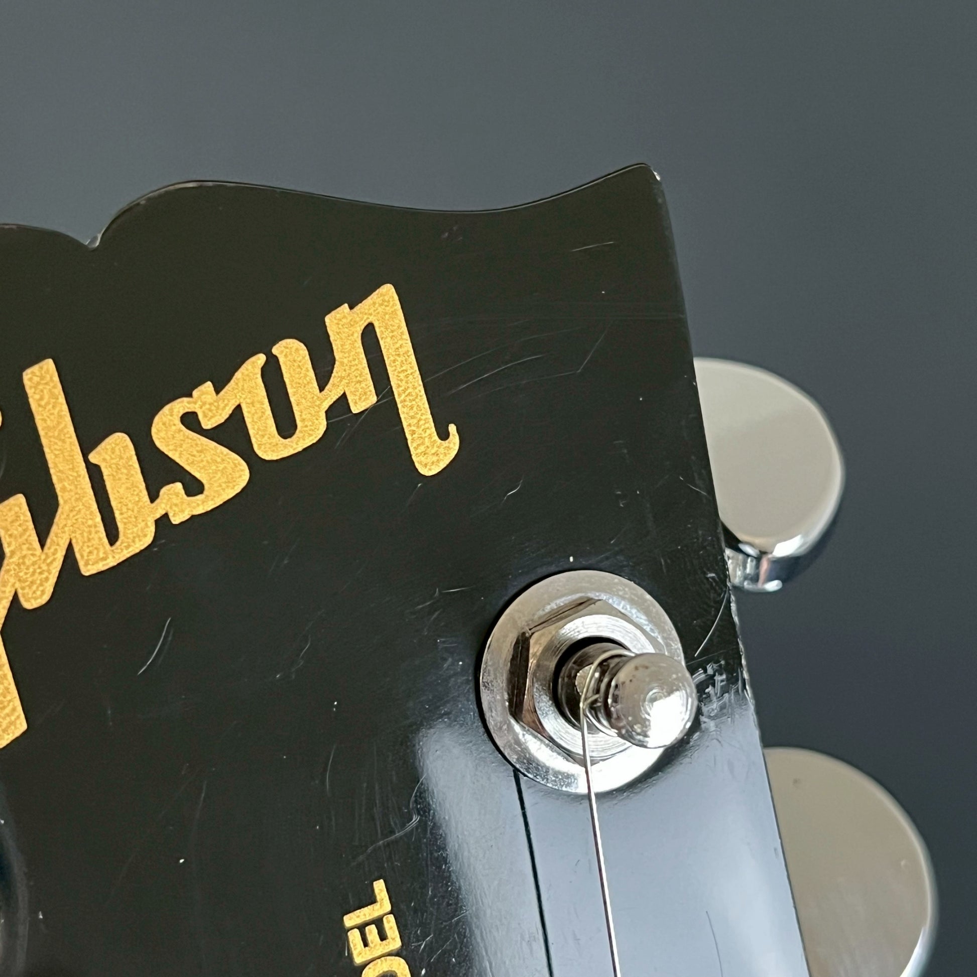 Gibson Les Paul Studio 2018 **คอร้าว**