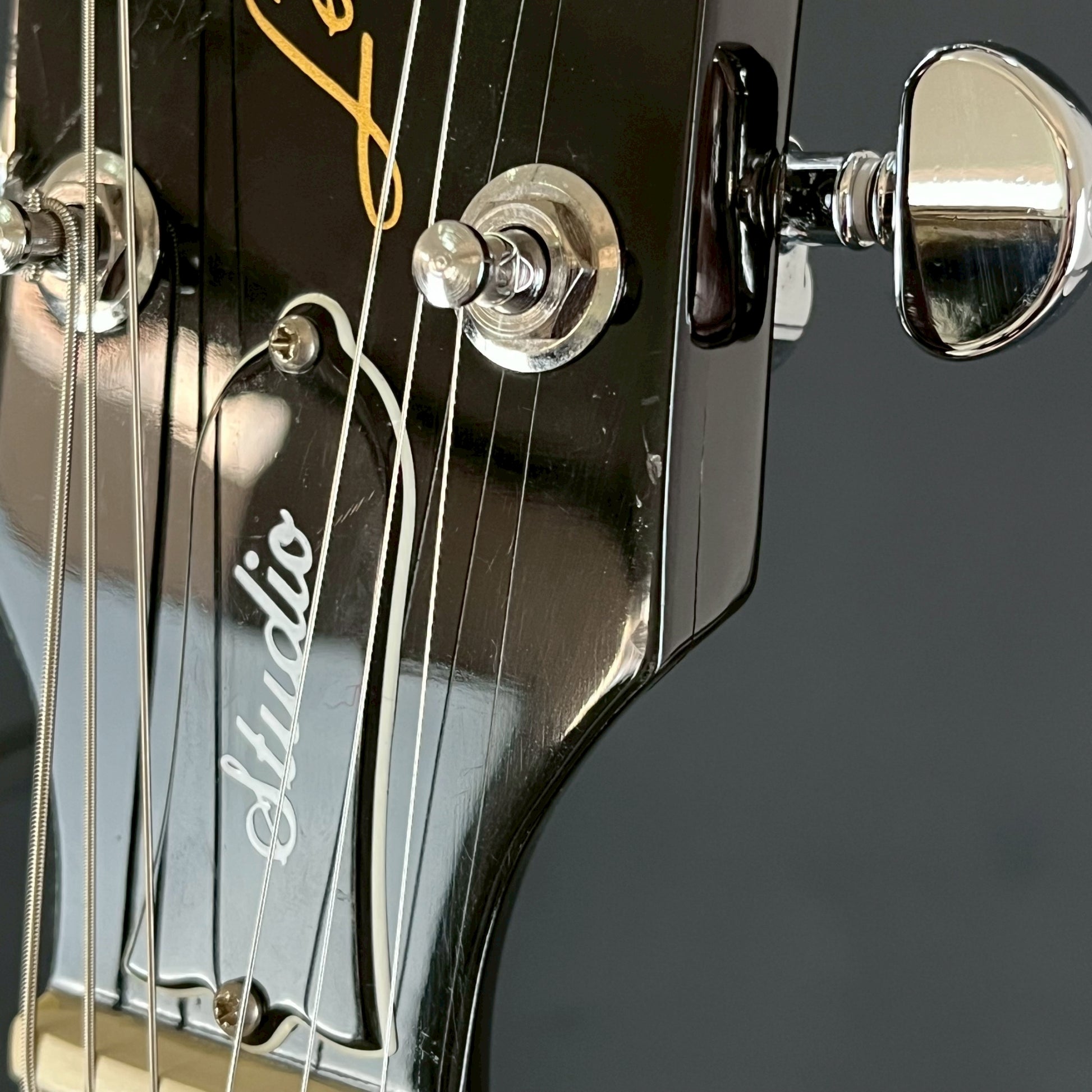 Gibson Les Paul Studio 2018 **คอร้าว**