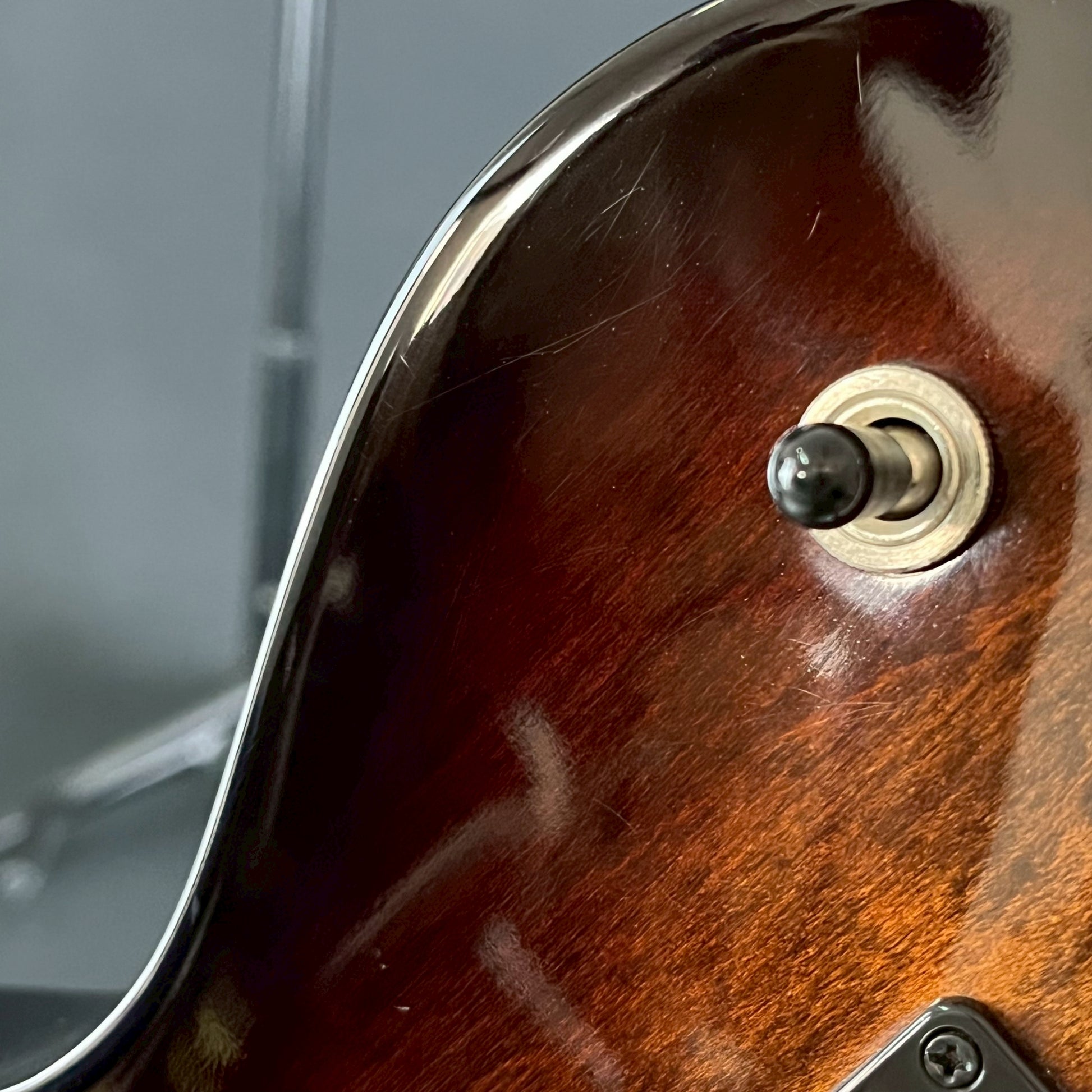 Gibson Les Paul Studio 2018 **คอร้าว**