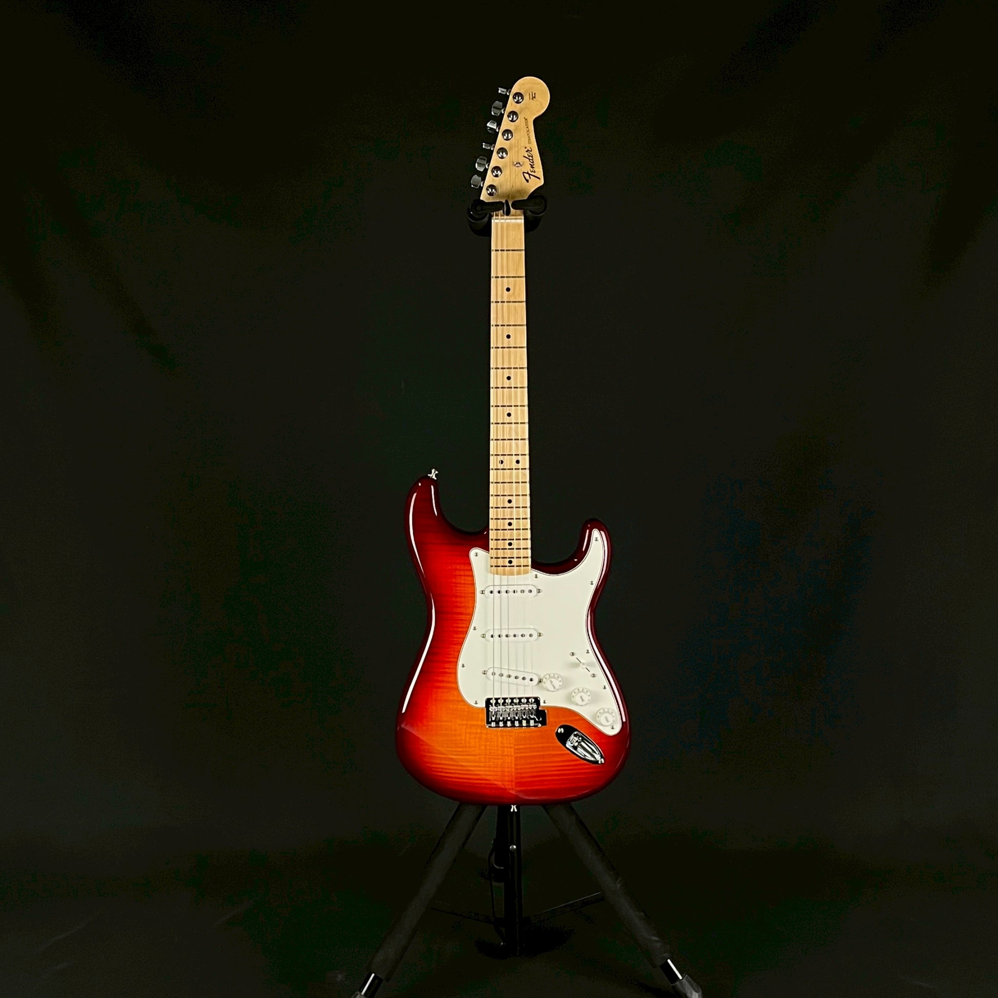 Fender Standard Stratocaster Plus Top 2017