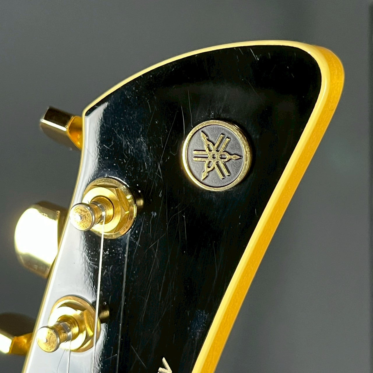 YAMAHA SGV700 Sunburst