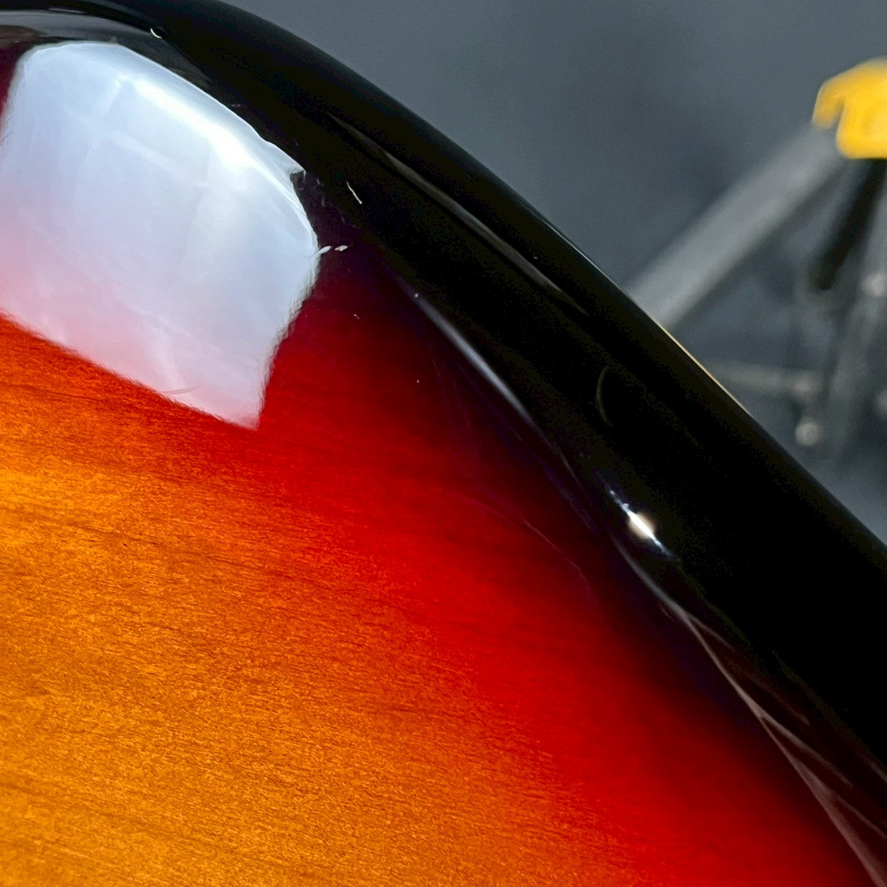 YAMAHA SGV700 Sunburst