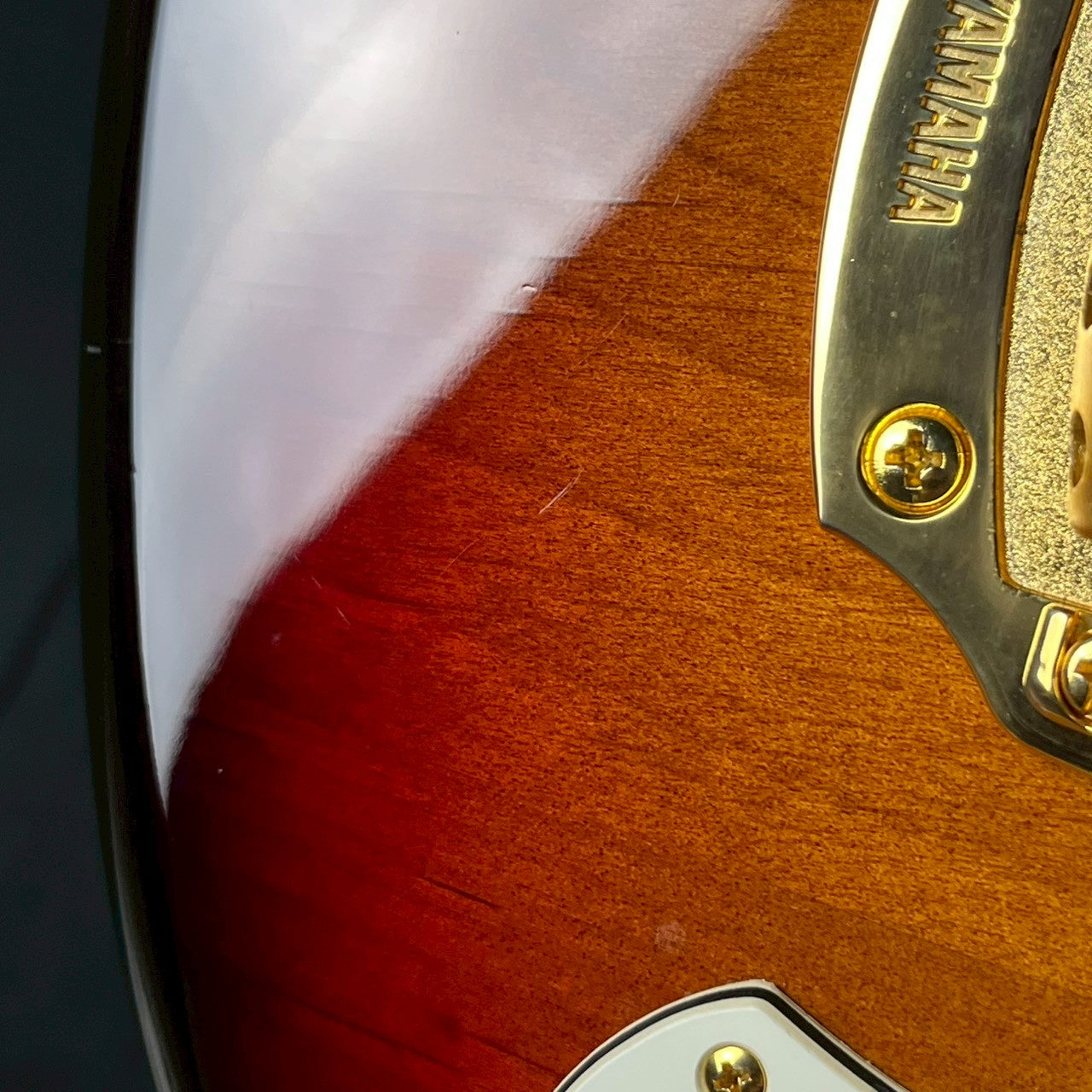 YAMAHA SGV700 Sunburst