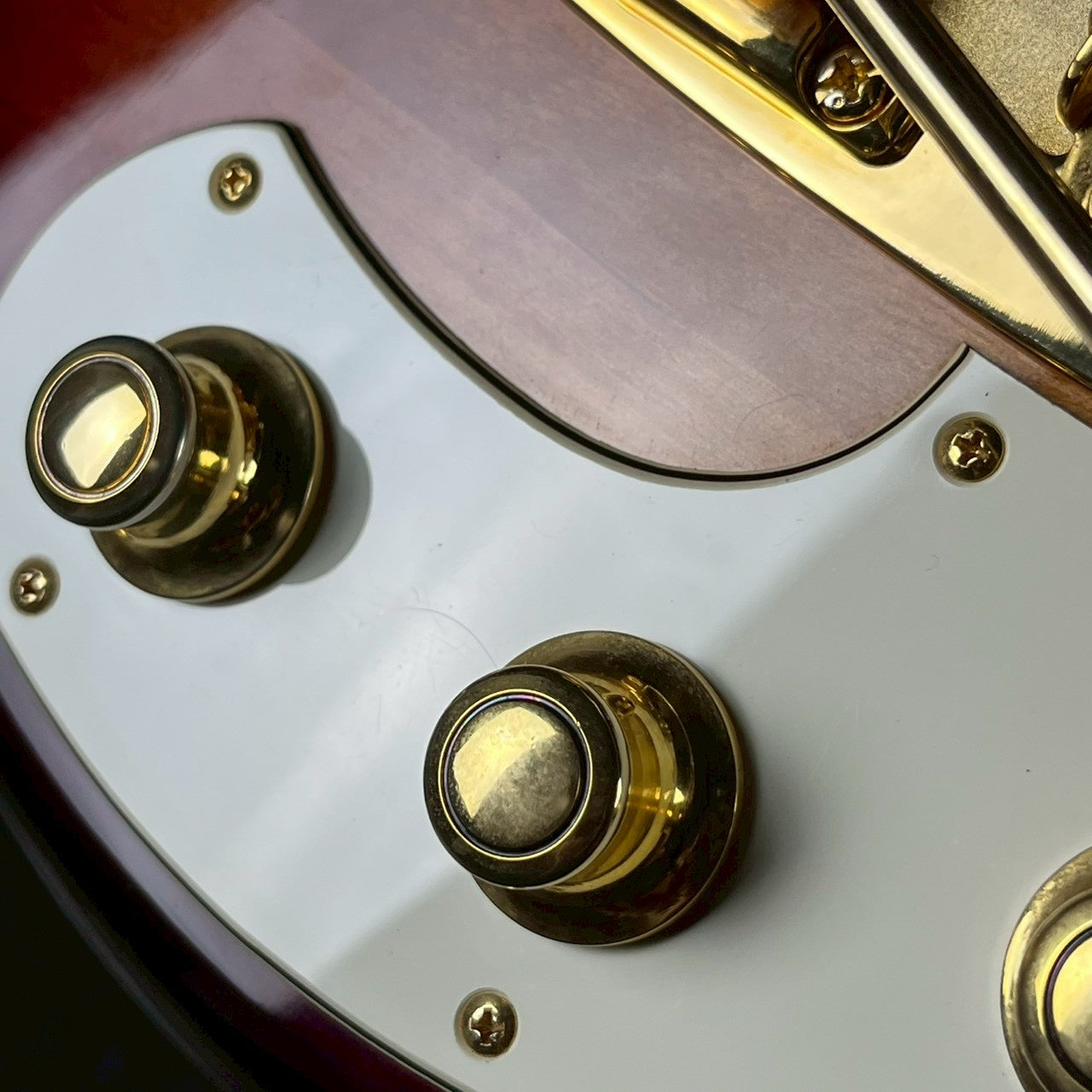 YAMAHA SGV700 Sunburst